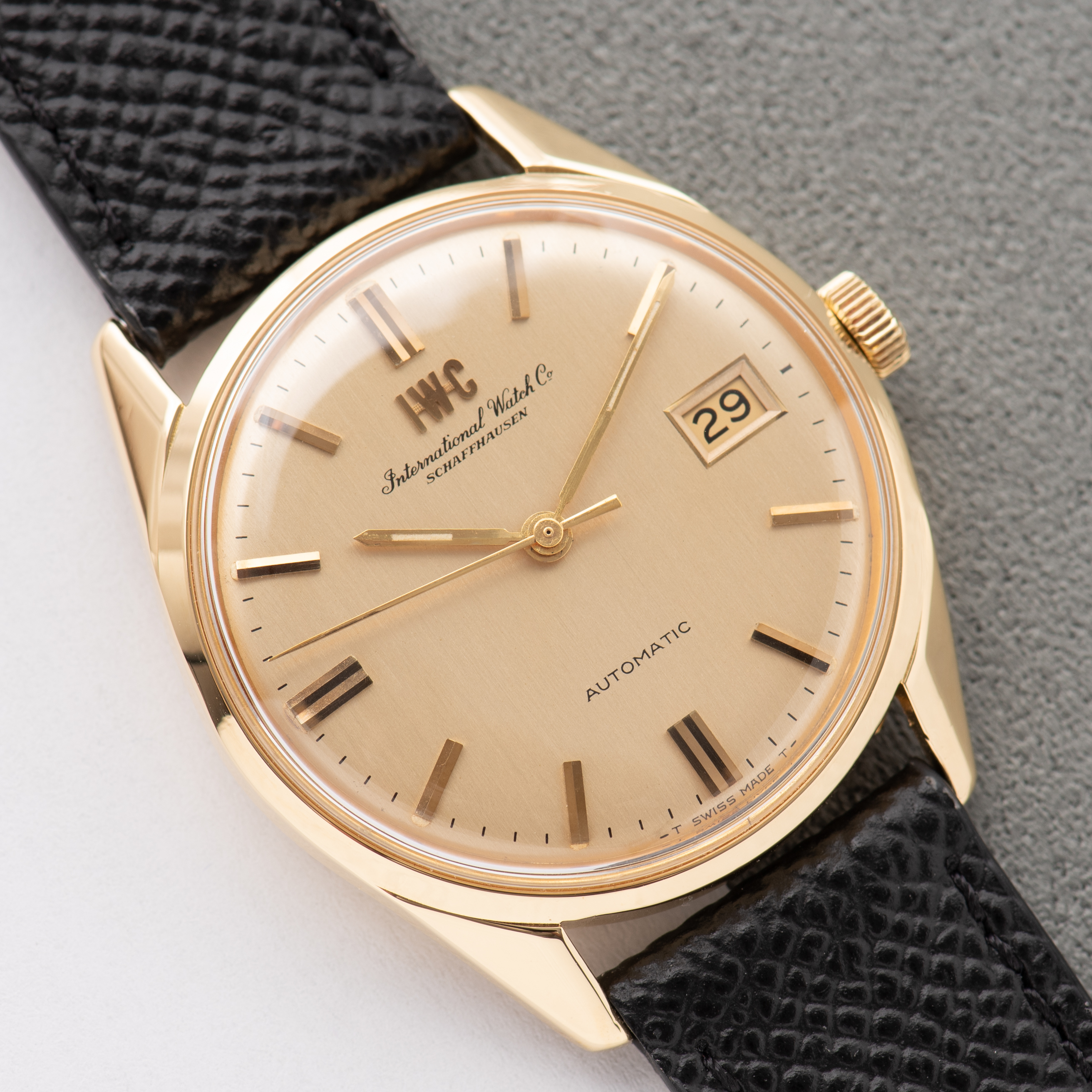 View of IWC International Watch Co Schaffhausen Automatic cal 8541 réf R810A