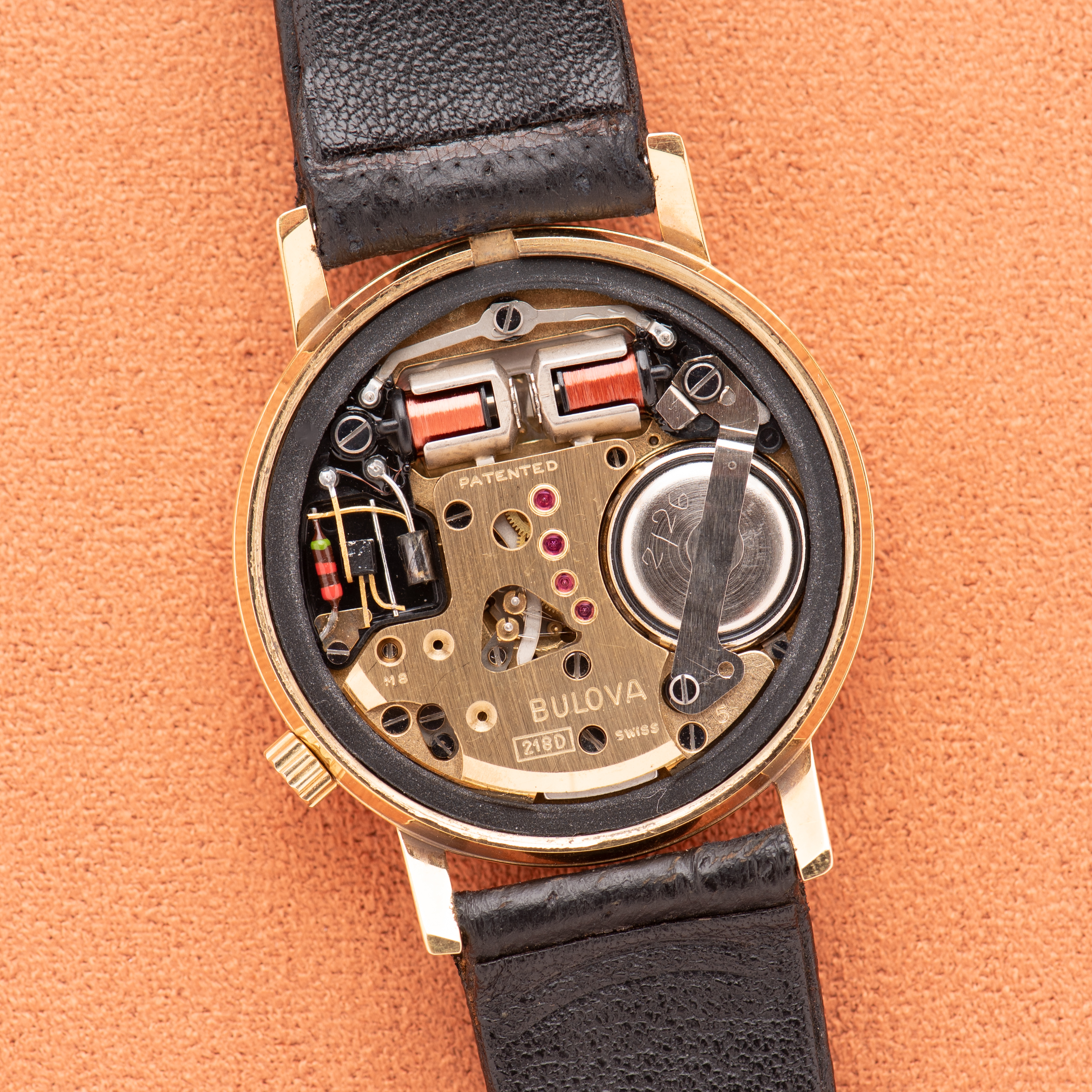 Vue de Bulova Accutron Réf 704-1 M8 Cal 218D New Old Stock with stickers