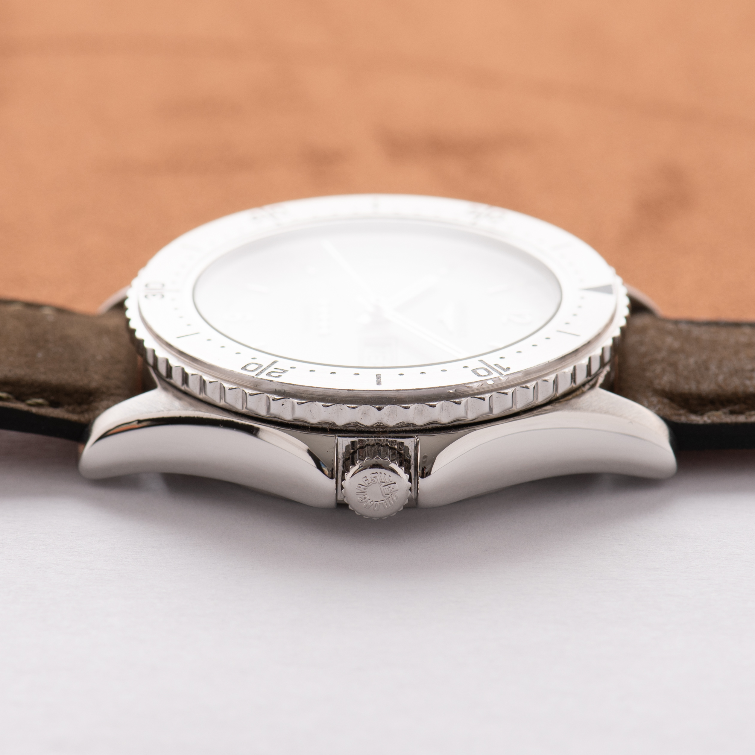 Zicht op Longines Admiral Automatic Day-date White Dial L3.60,4