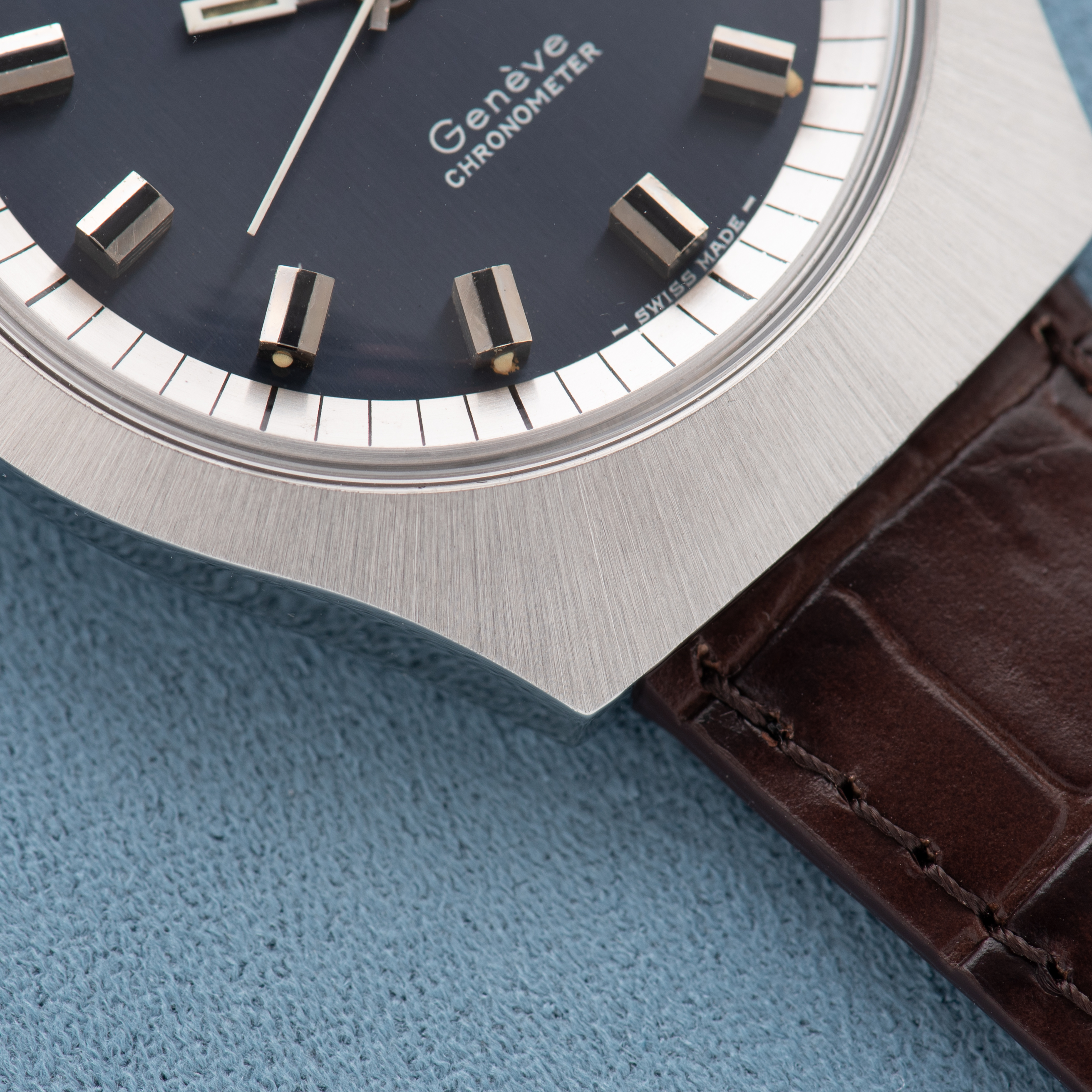 View of Omega Electronic F300 Hz Genève Chronometer Blue dial Réf 198.021