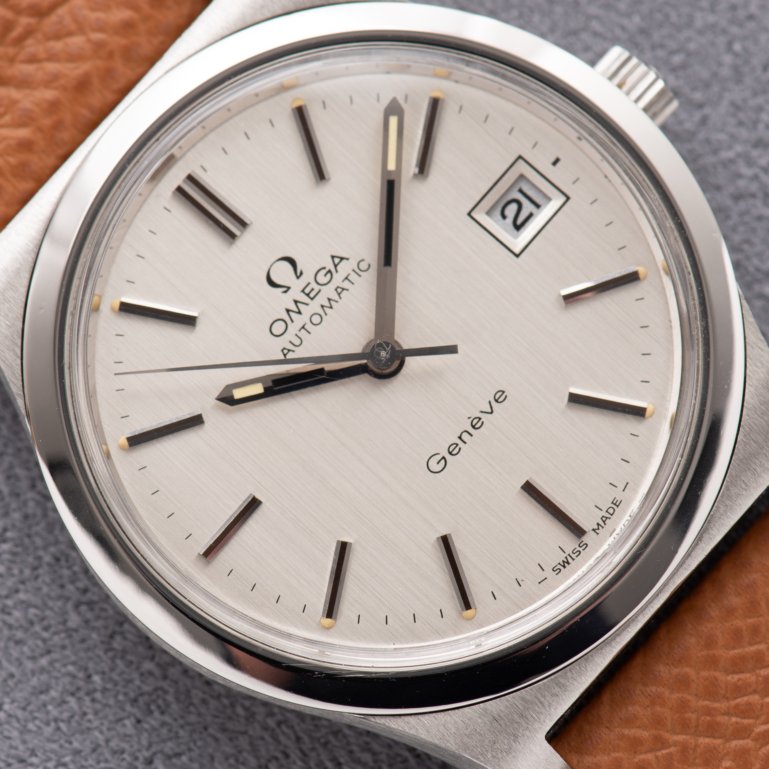 Zicht op Omega Geneva Datum Automatic Cal 1012 Ref 166.068 uit 1973