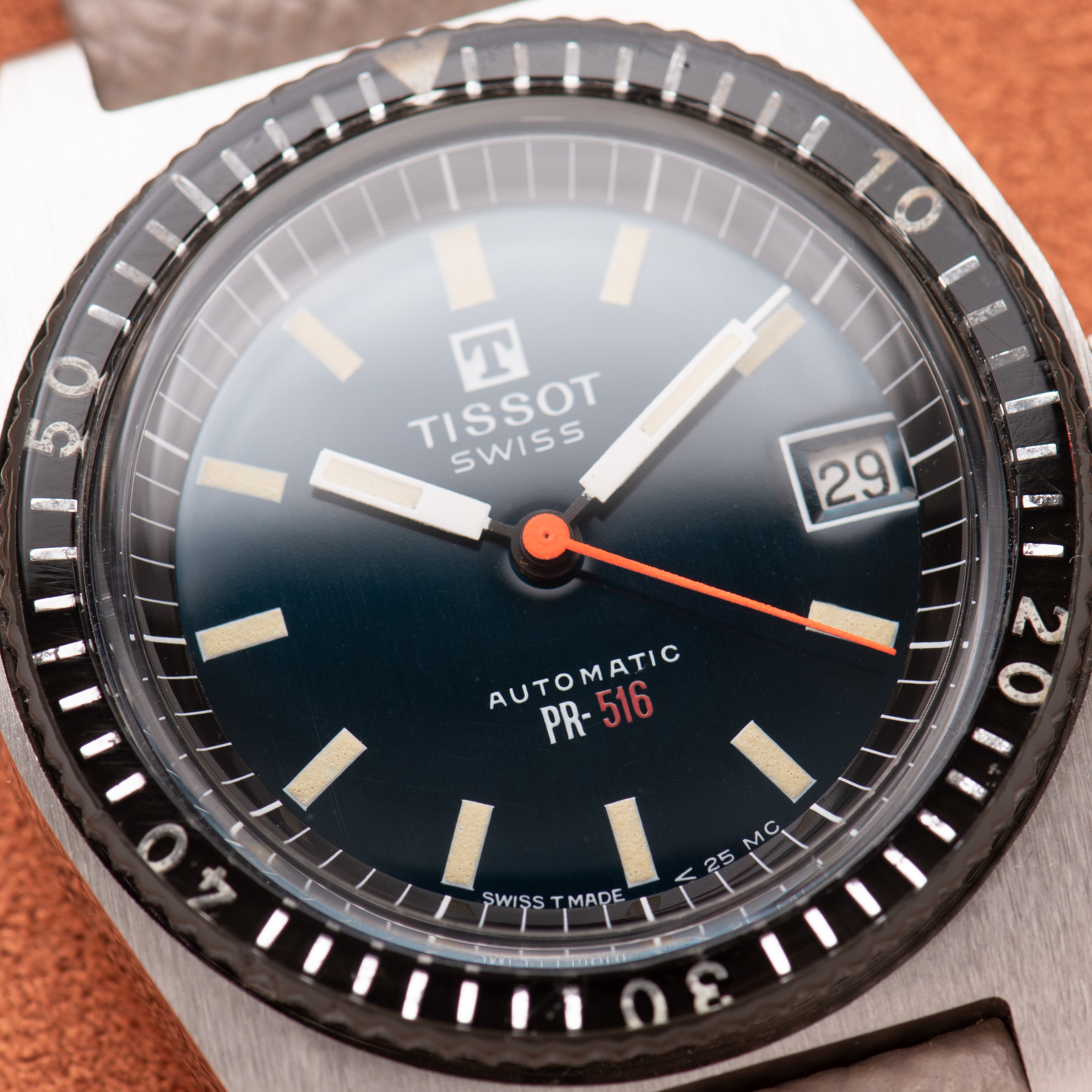Zicht op Tissot Swiss Automatic PR516 RARE Roger Moore Edition ref 44622-7X