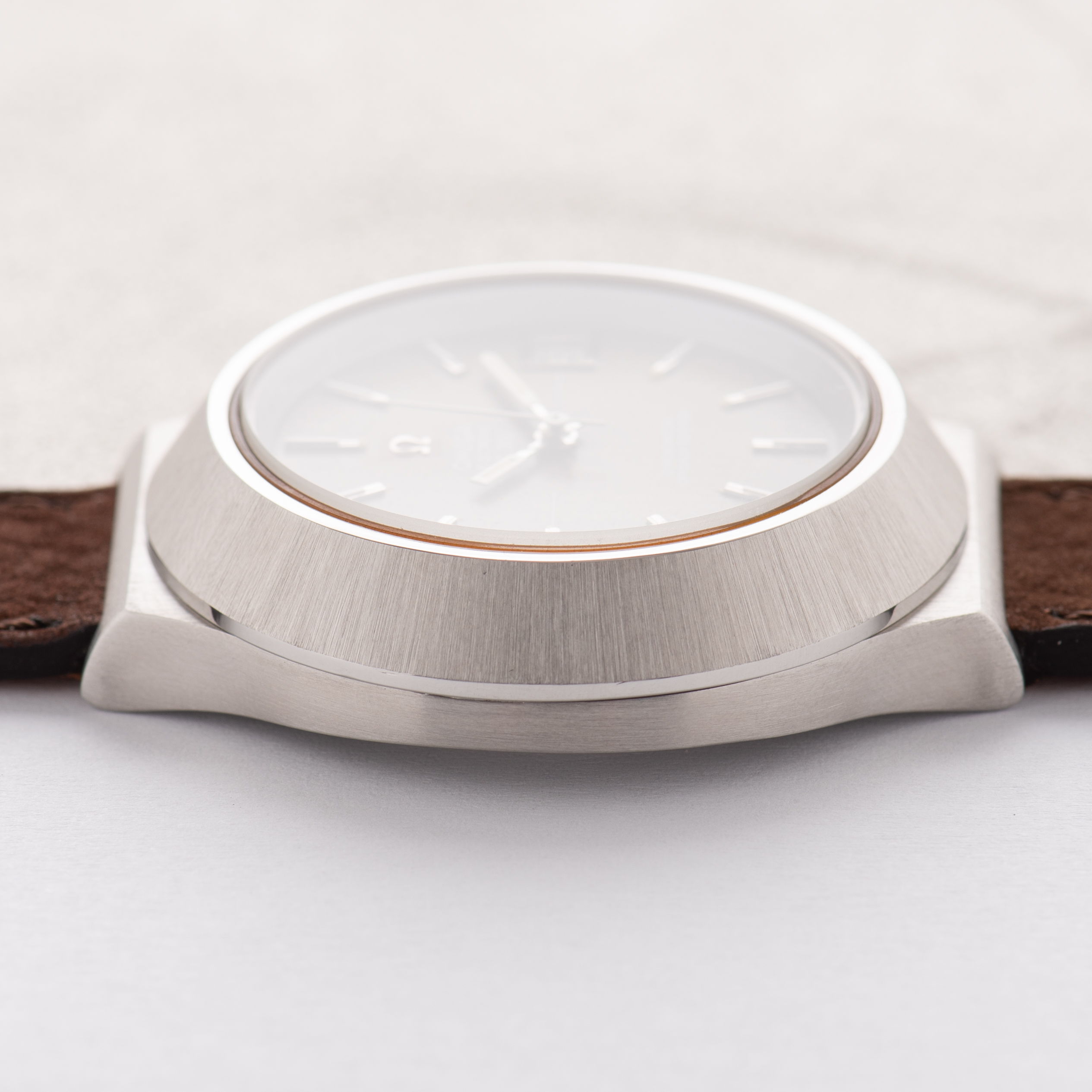 Vue de Omega Electronic F300 Chronometer Patina dial Réf 198.012 from 1972