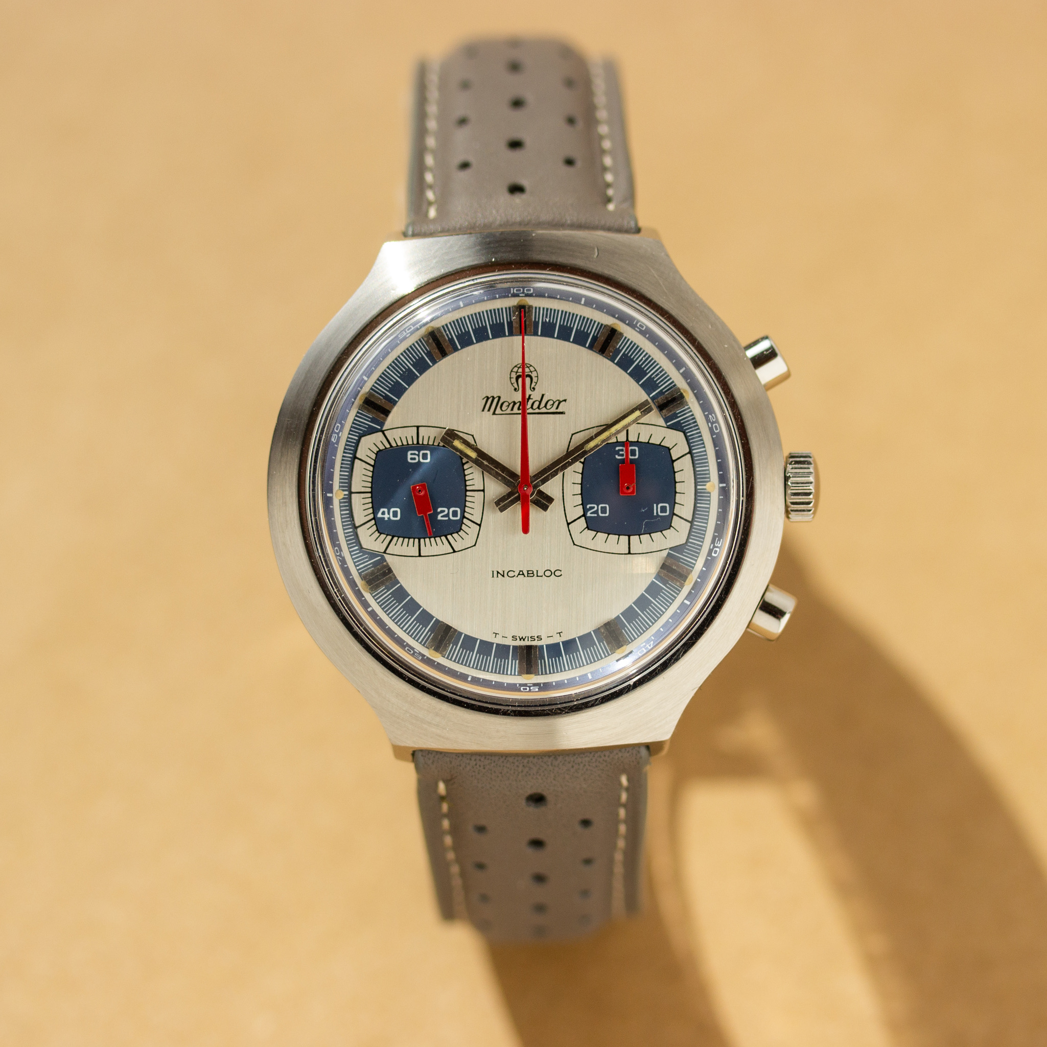 Vue de Montdor Chronographe incabloc valjoux 7733