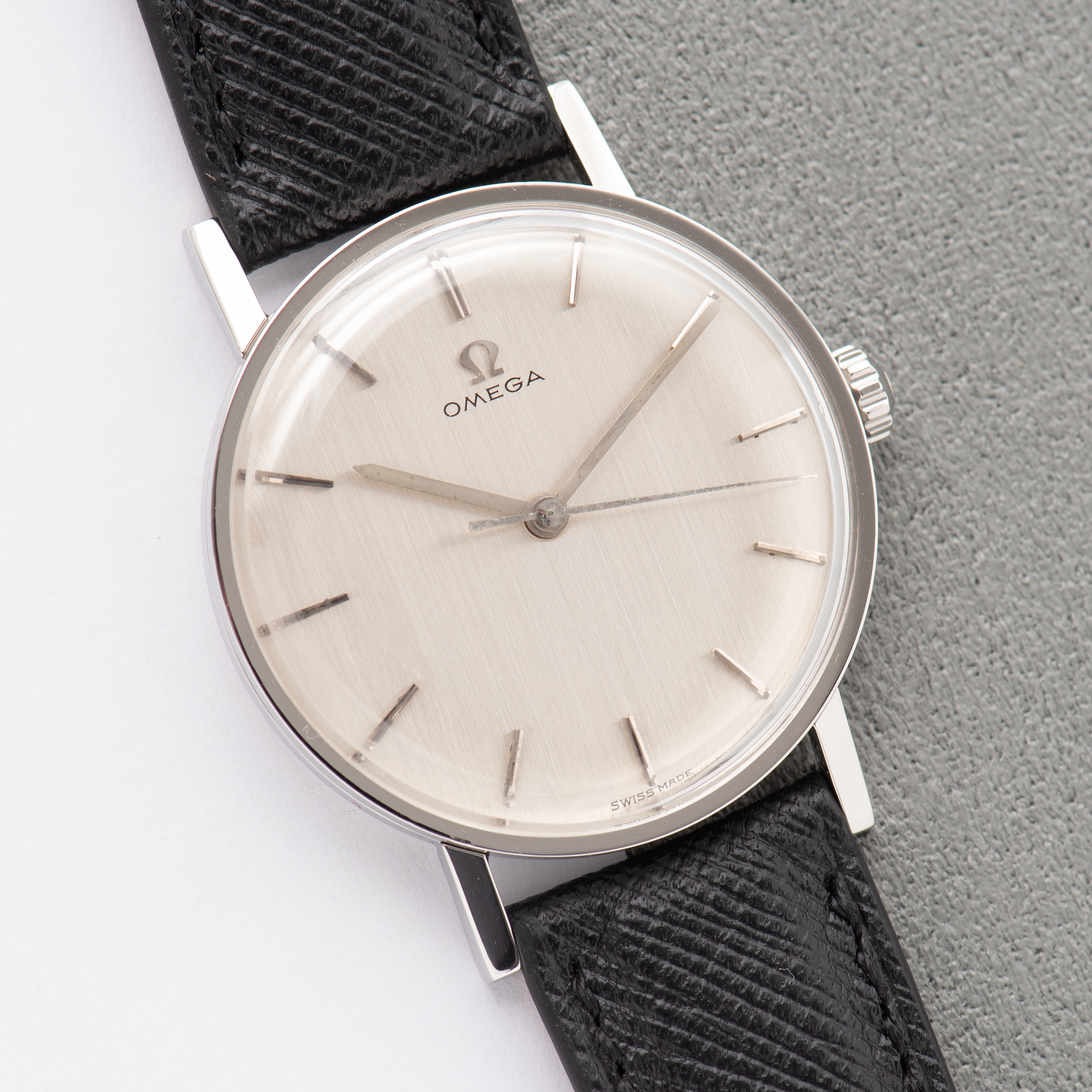 Vue de Omega Dress Watch Centre Seconds Silver Dial réf 131.004 from 1962
