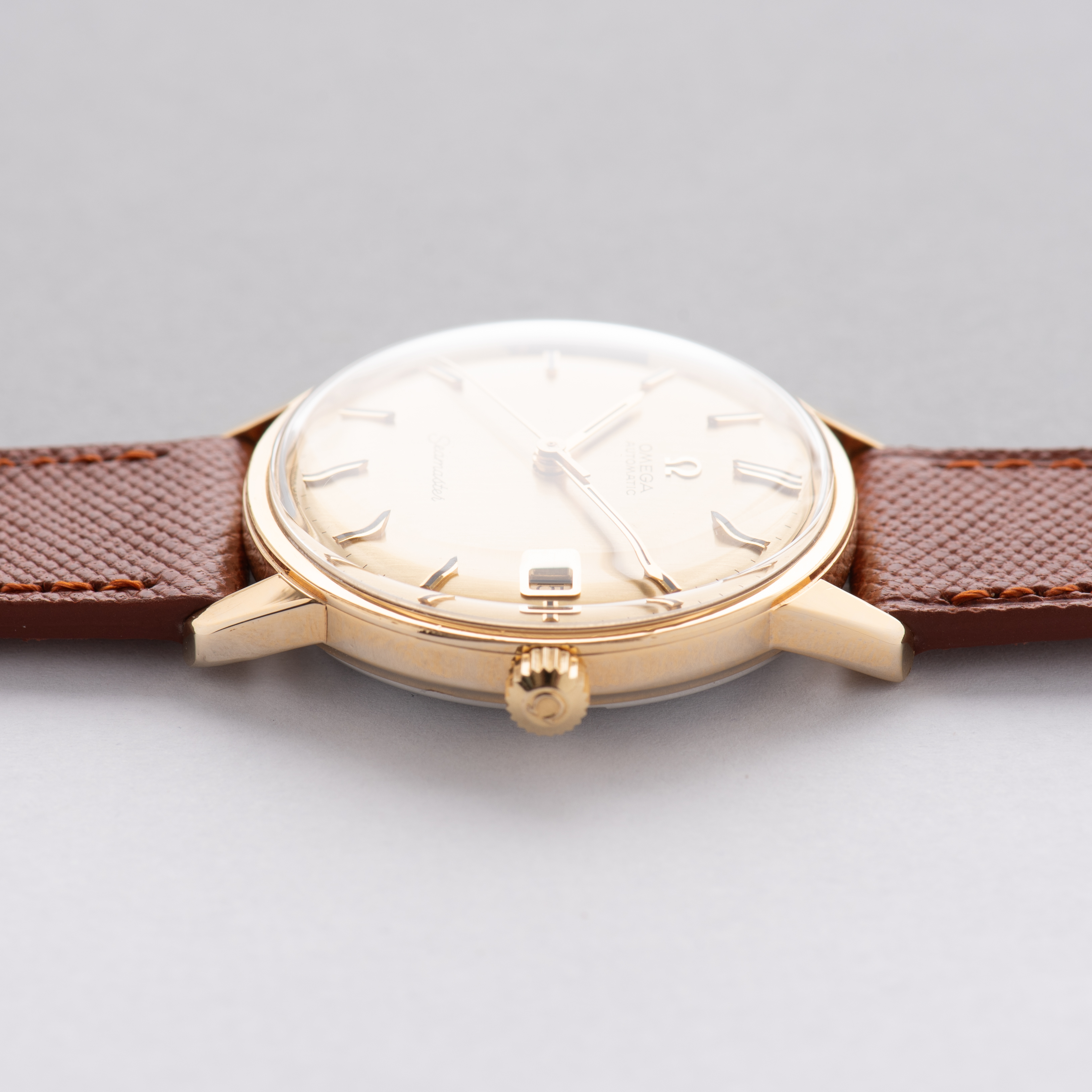 Zicht op Omega Seamaster Automatic Date Gold Plated from 1967 Ref 166.002