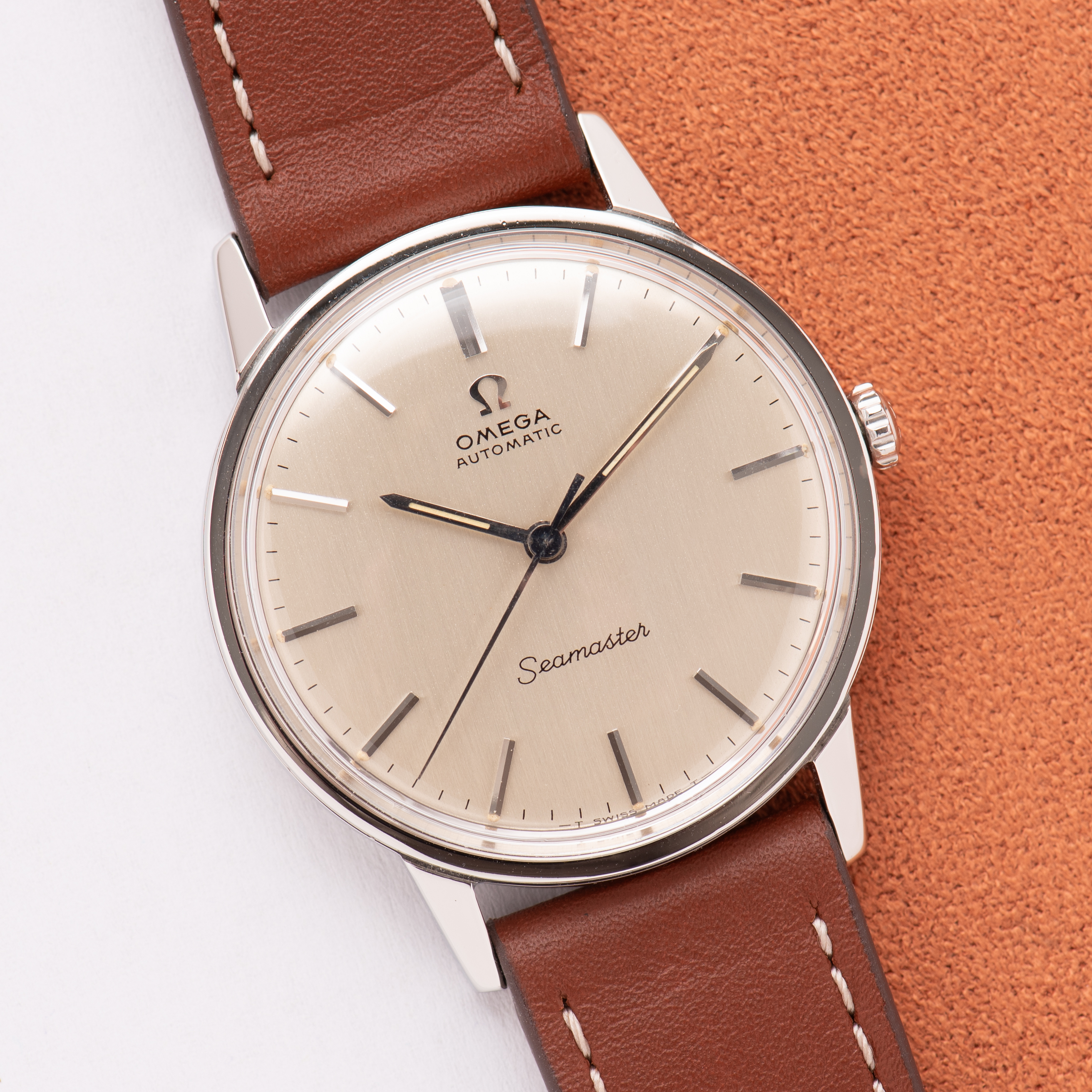 View of Omega Automatic Seamaster Silver Dial réf 165.002 cal 552 from 1966