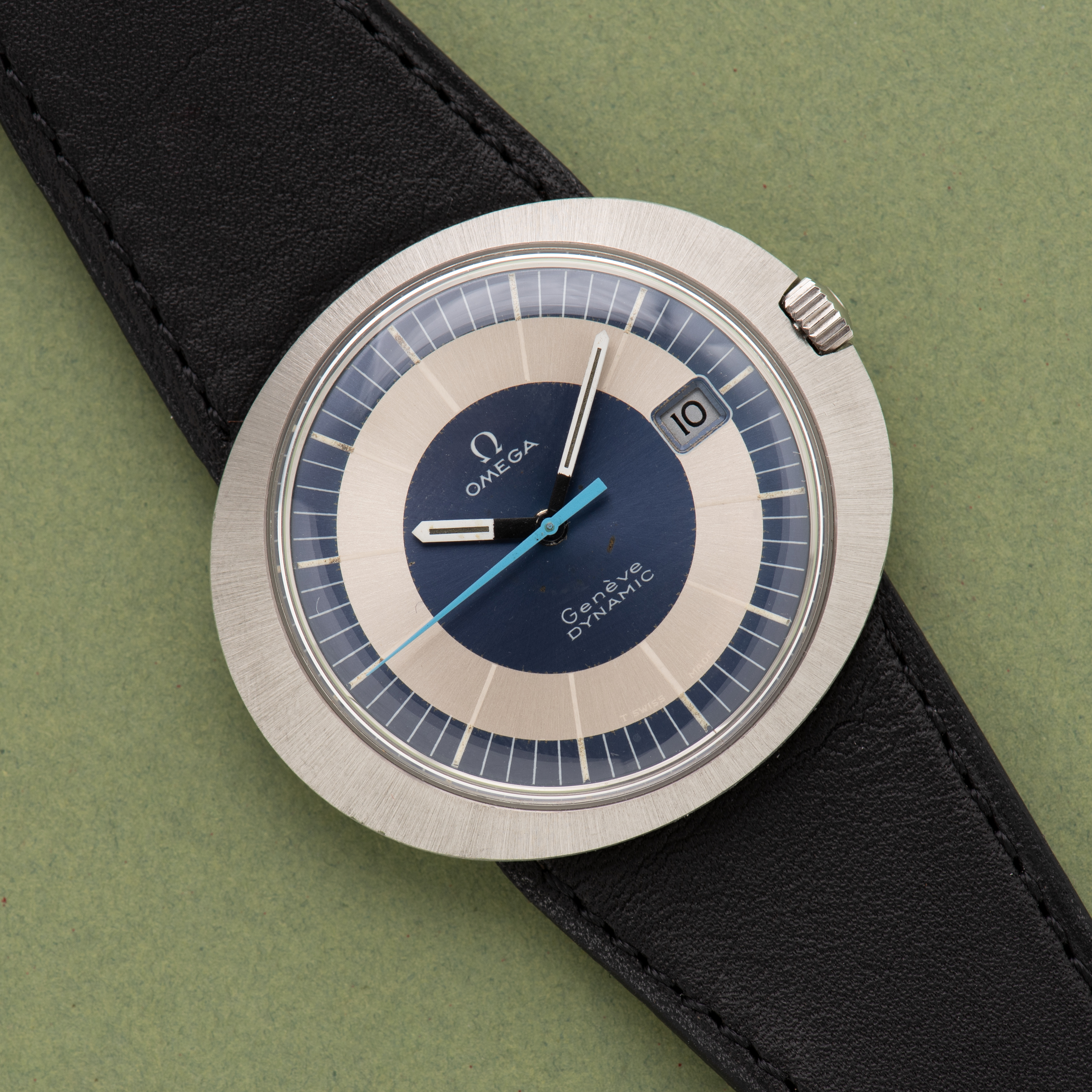 Zicht op Omega Geneva Dynamische blauwe/witte wijzerplaat Ref 135.333 vanaf 1970
