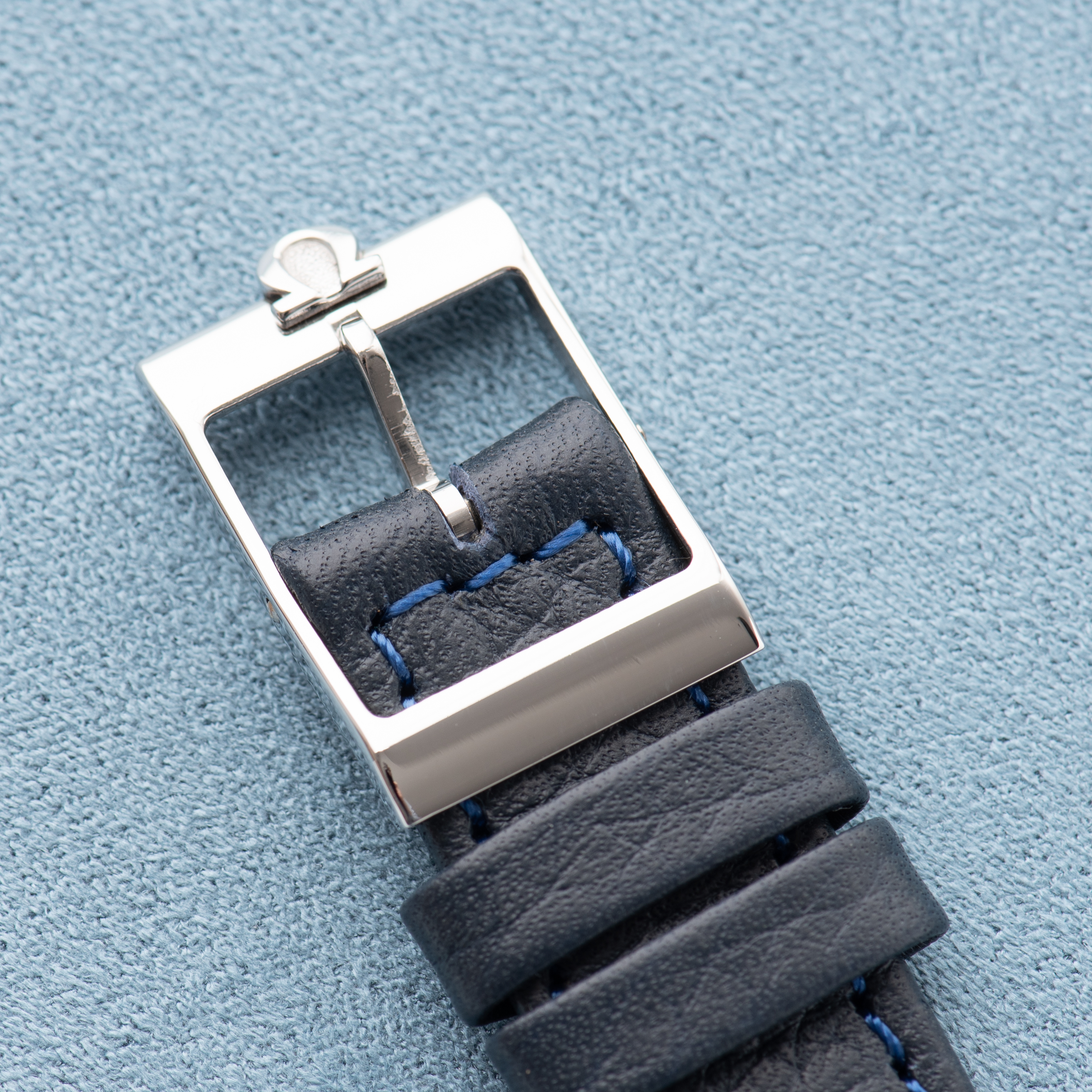 Zicht op Omega Geneva Dynamic Automatic Black Dial uit 1968 Ref 166.039
