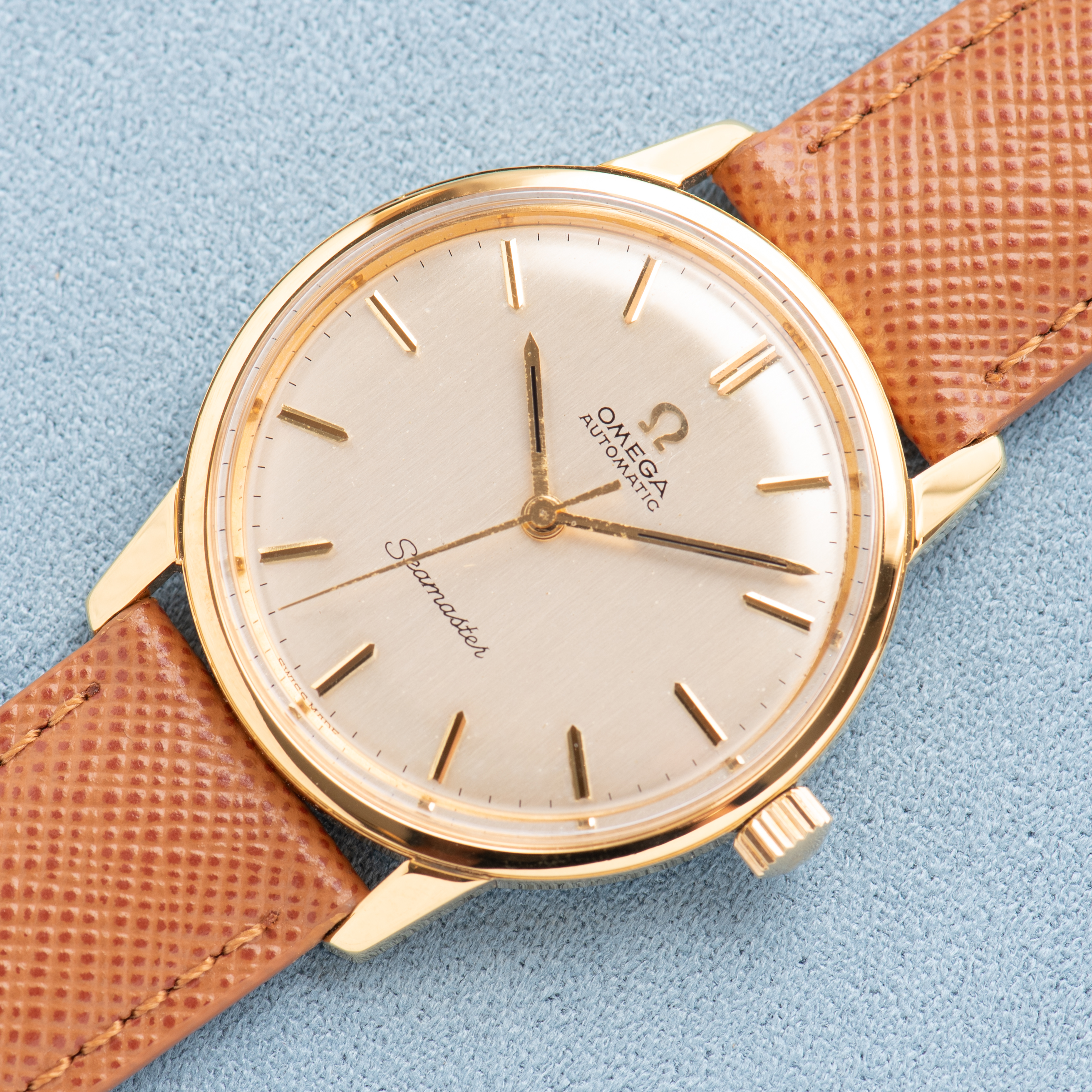 Zicht op Omega Seamaster Automatic Gold Plated/Steel – Calibre 552 – Réf. 165.002 – 1966