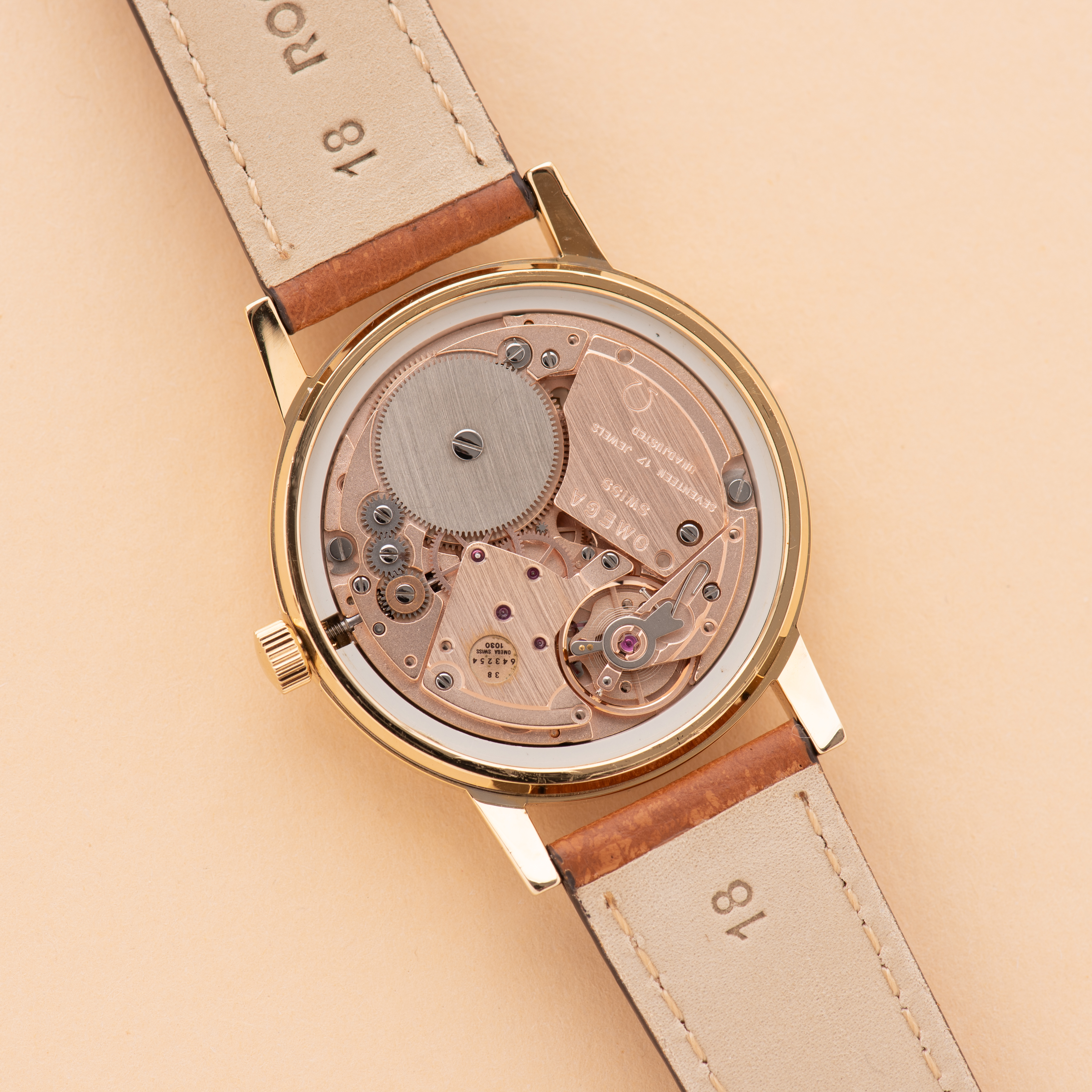 Vue de Omega Genève Date Silver linen dial réf 136.0104 from 1974
