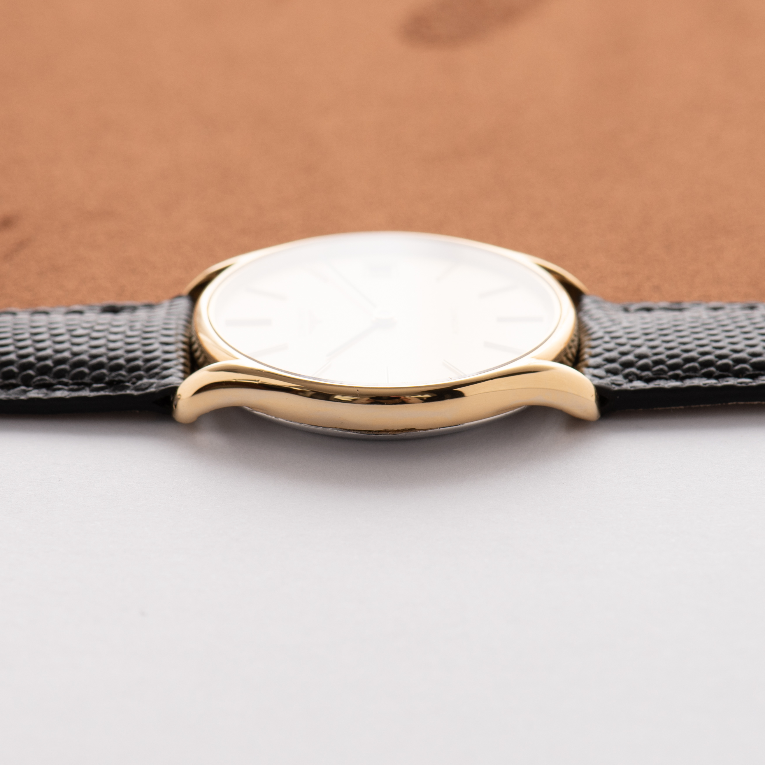 View of Automatic Longines "Linen Gold Dial" ref 4184 994 from 1970