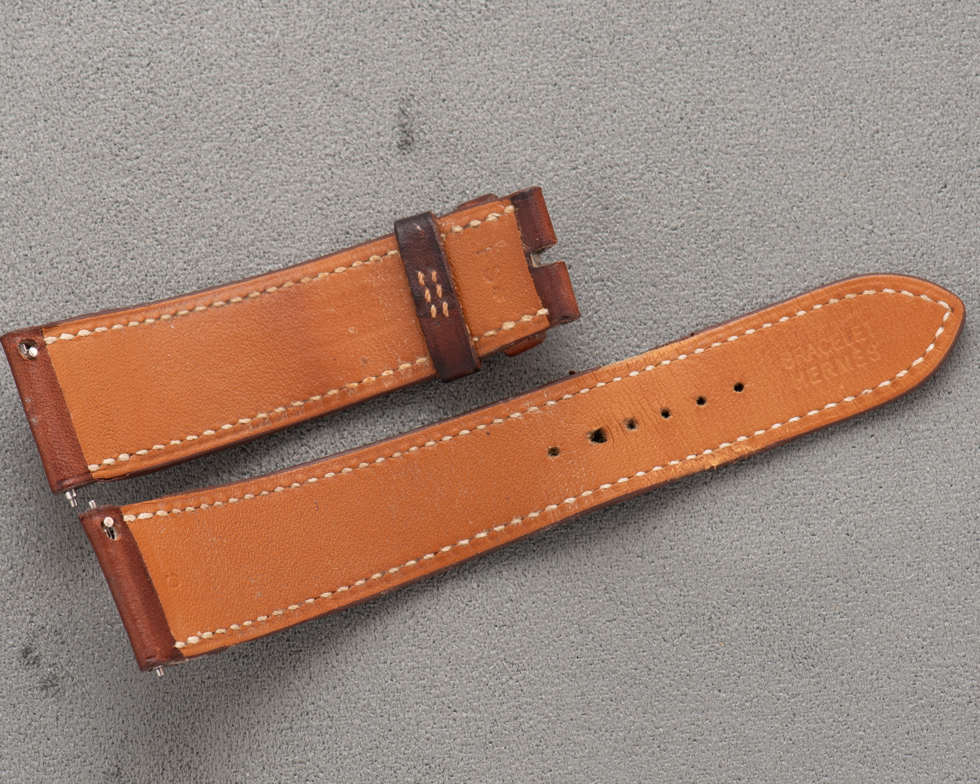 View of Hermes Cape-Cod GM Silver Dial réf CC1 810 Full Set 2019