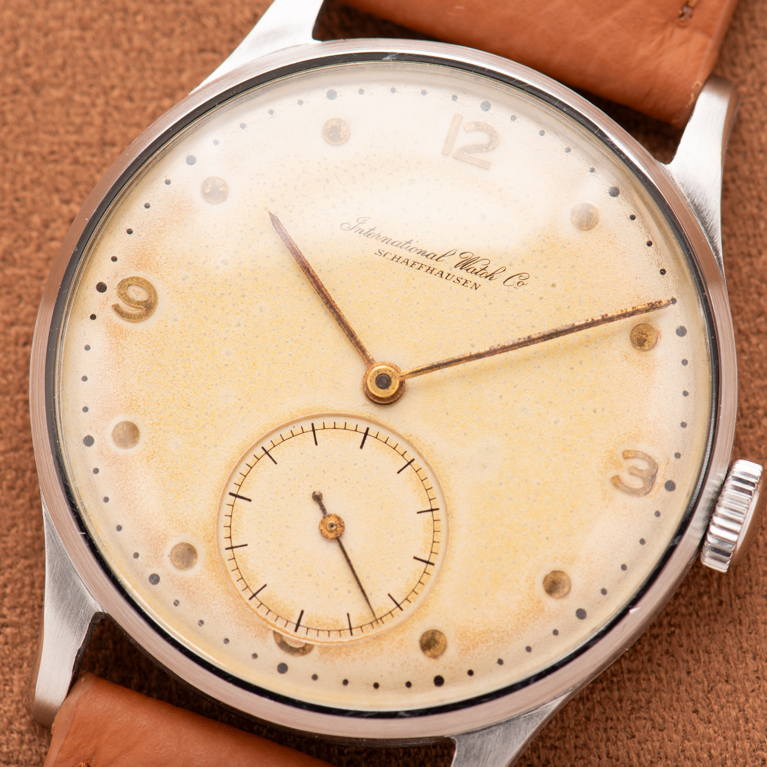 View of IWC International Watch Co. Schaffhausen Calibre 83 – Ref. 1.109.570 - 1945