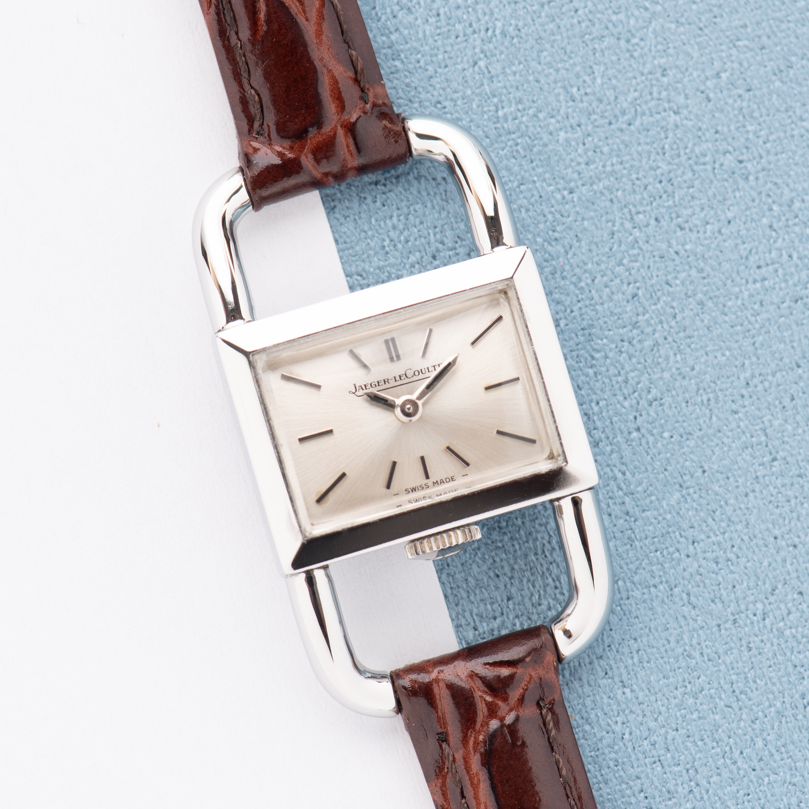 Vue de Jaeger-LeCoultre Etrier Lucchetto for Hermès Silver Dial Réf 1670.42