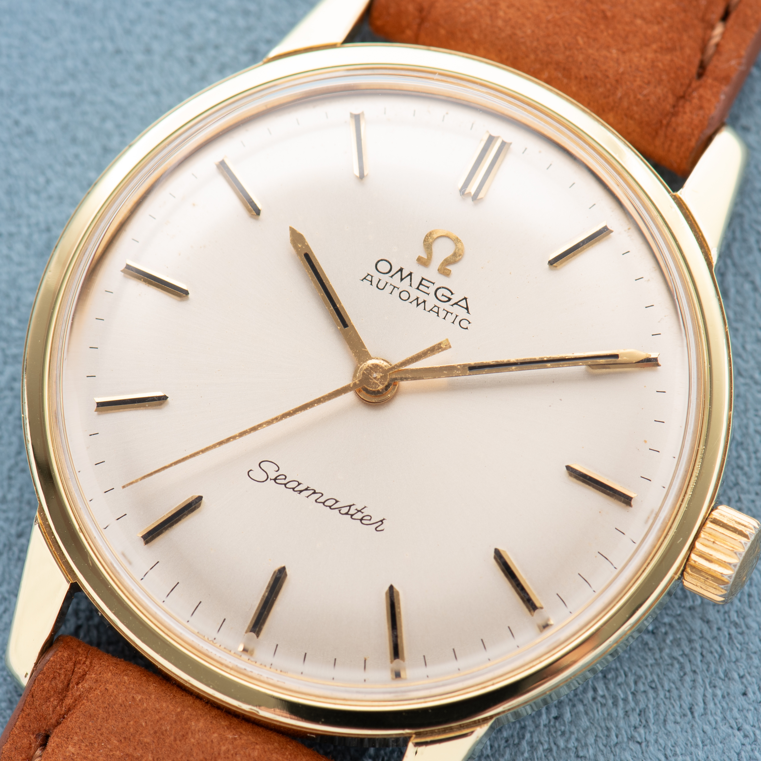 Vue de Omega Automatic Seamaster Gold plated/steel Réf 165.002 from 1966