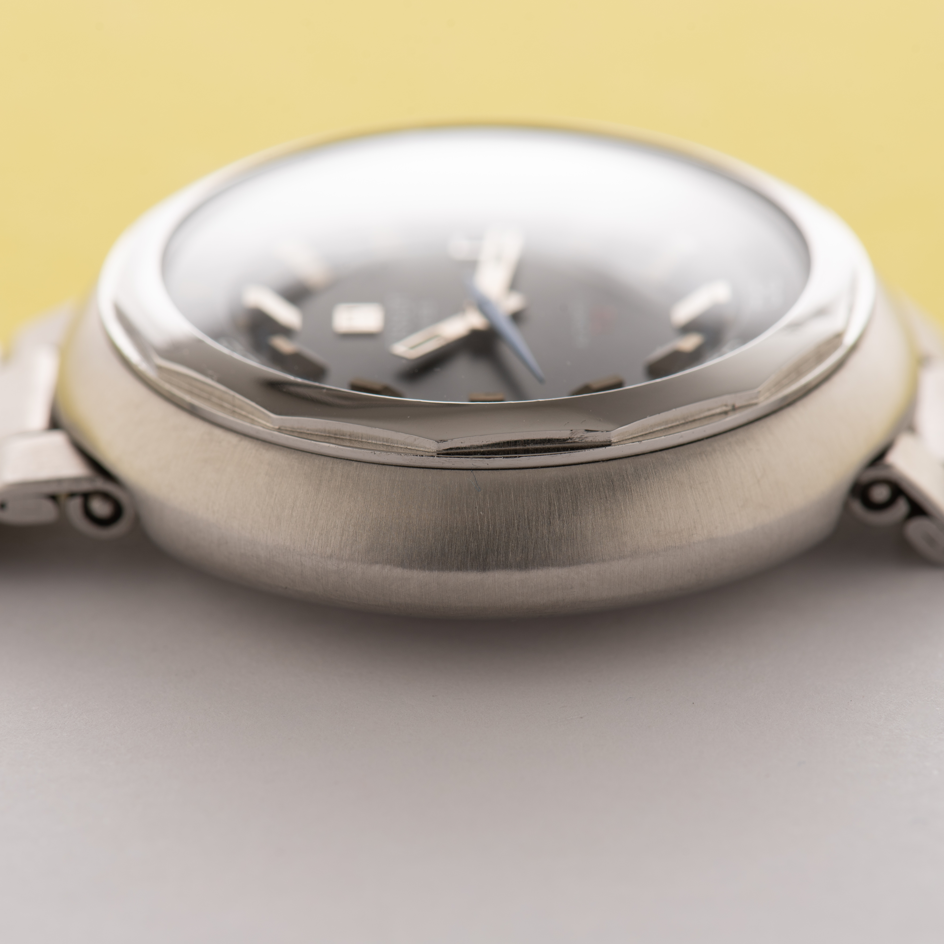 Zicht op Tissot Swiss Automatic T12 ref 44644 cal 2481