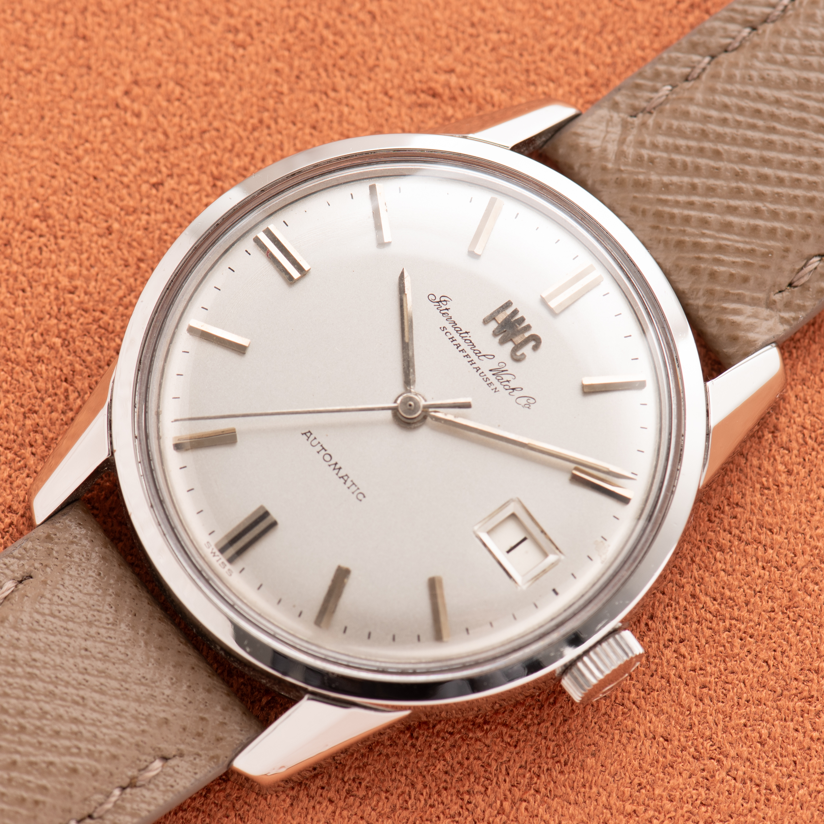 View of IWC International Watch Co Schaffhausen Automatic Silver Dial cal 8541B réf R810