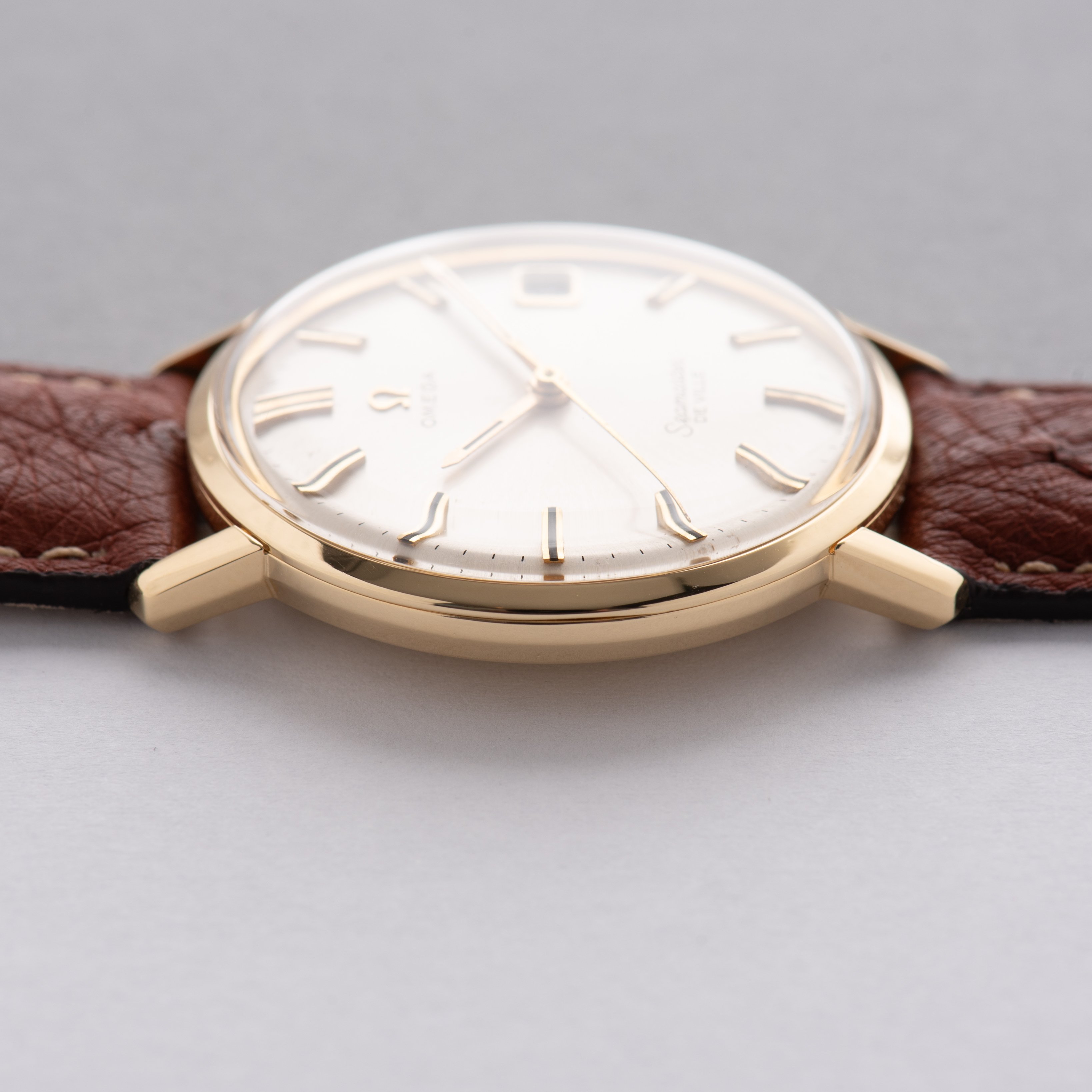 Zicht op Omega Seamaster De Ville Date Gold 18k uit 1966 ref 136.010