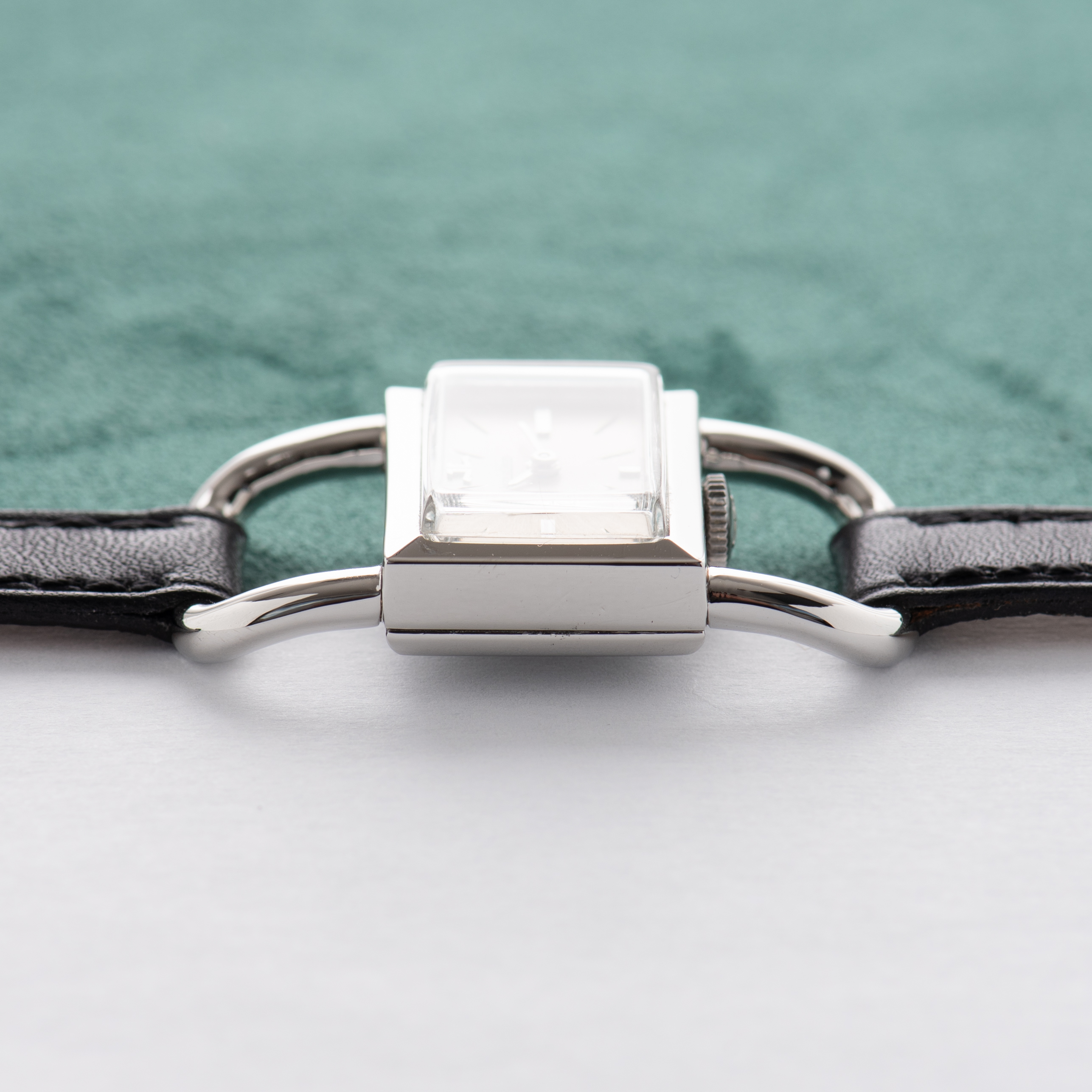Zicht op Jaeger-LeCoultre Etrier Lucchetto voor Hermes Silver Dial Ref 1670.42
