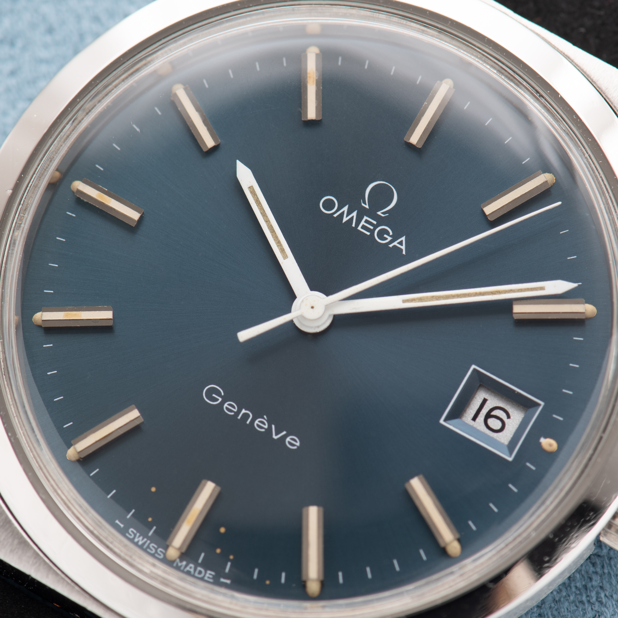 Vue de Omega Genève Date Blue Dial Cal 1030 Réf 136.0102 from 1975