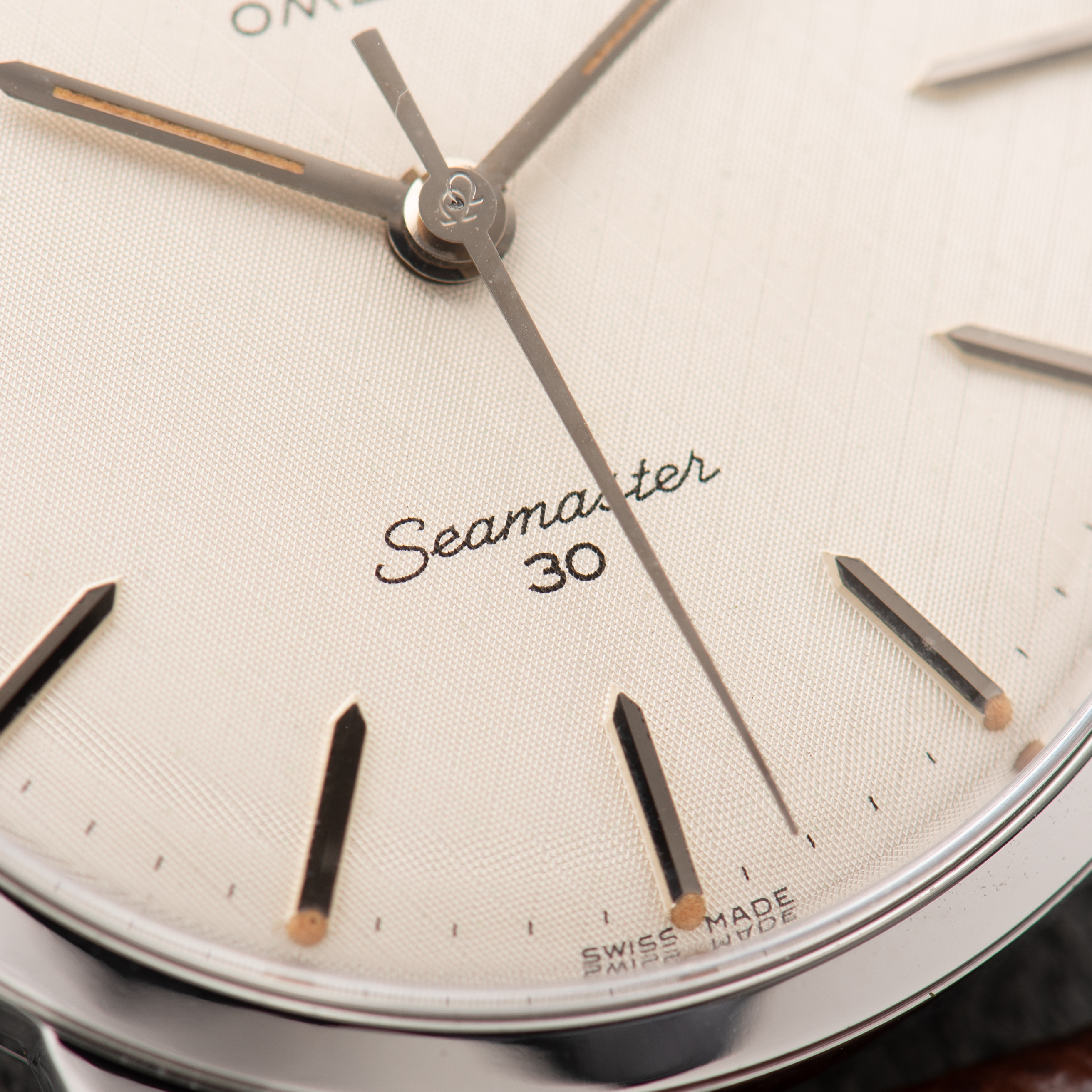 Zicht op Omega Seamaster 30 "Linnen Dial" uit 1962 Ref 135.0003-62-SC