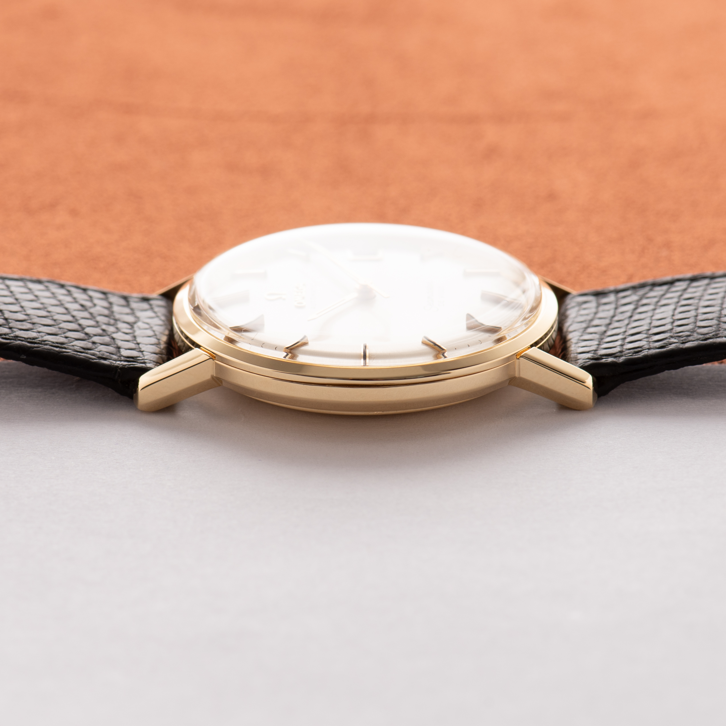 Vue de Omega Automatic Seamaster De Ville Gold 18k 0,750 réf 166.020 from 1965
