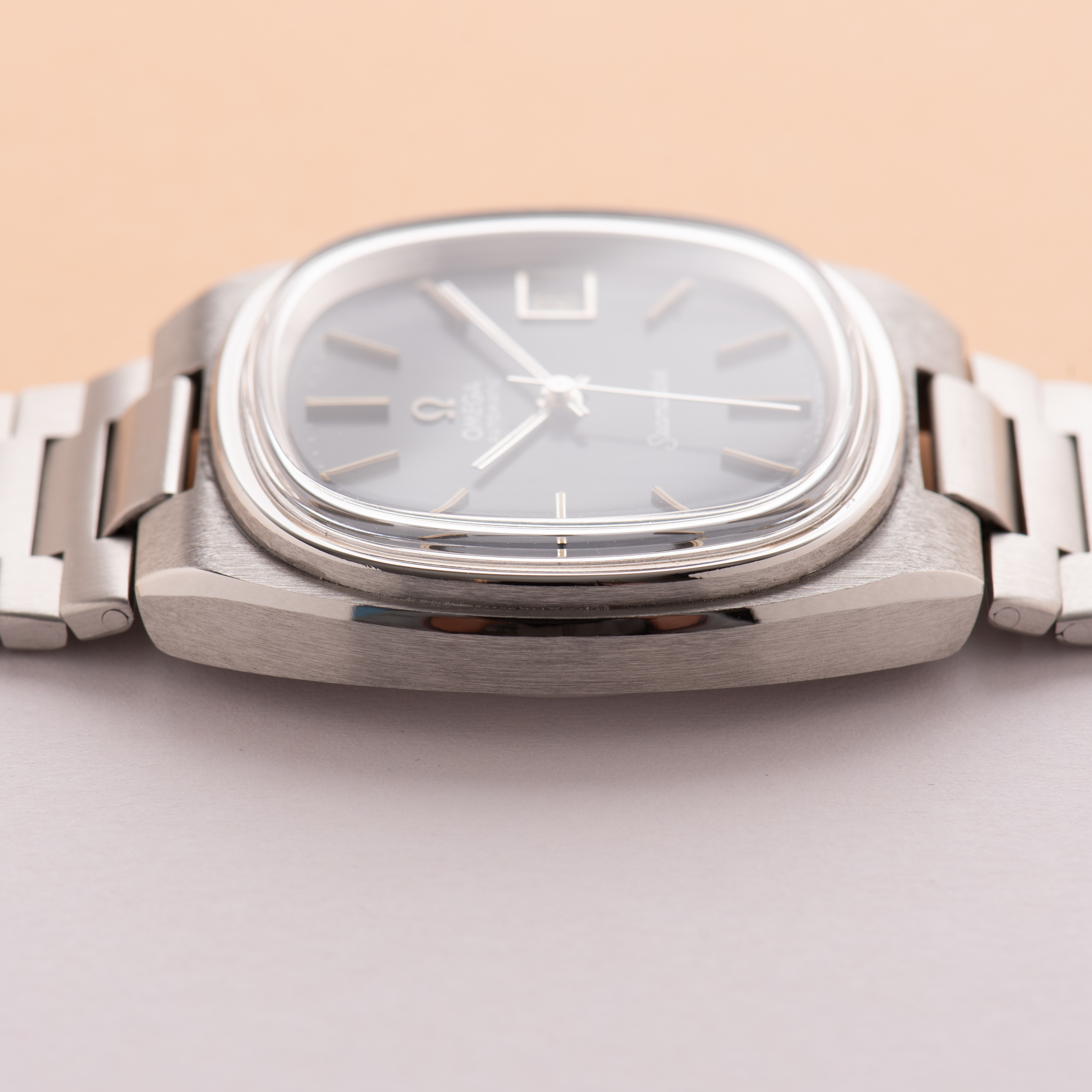 View of Omega Seamaster Automatic from 1977 réf 166.0207