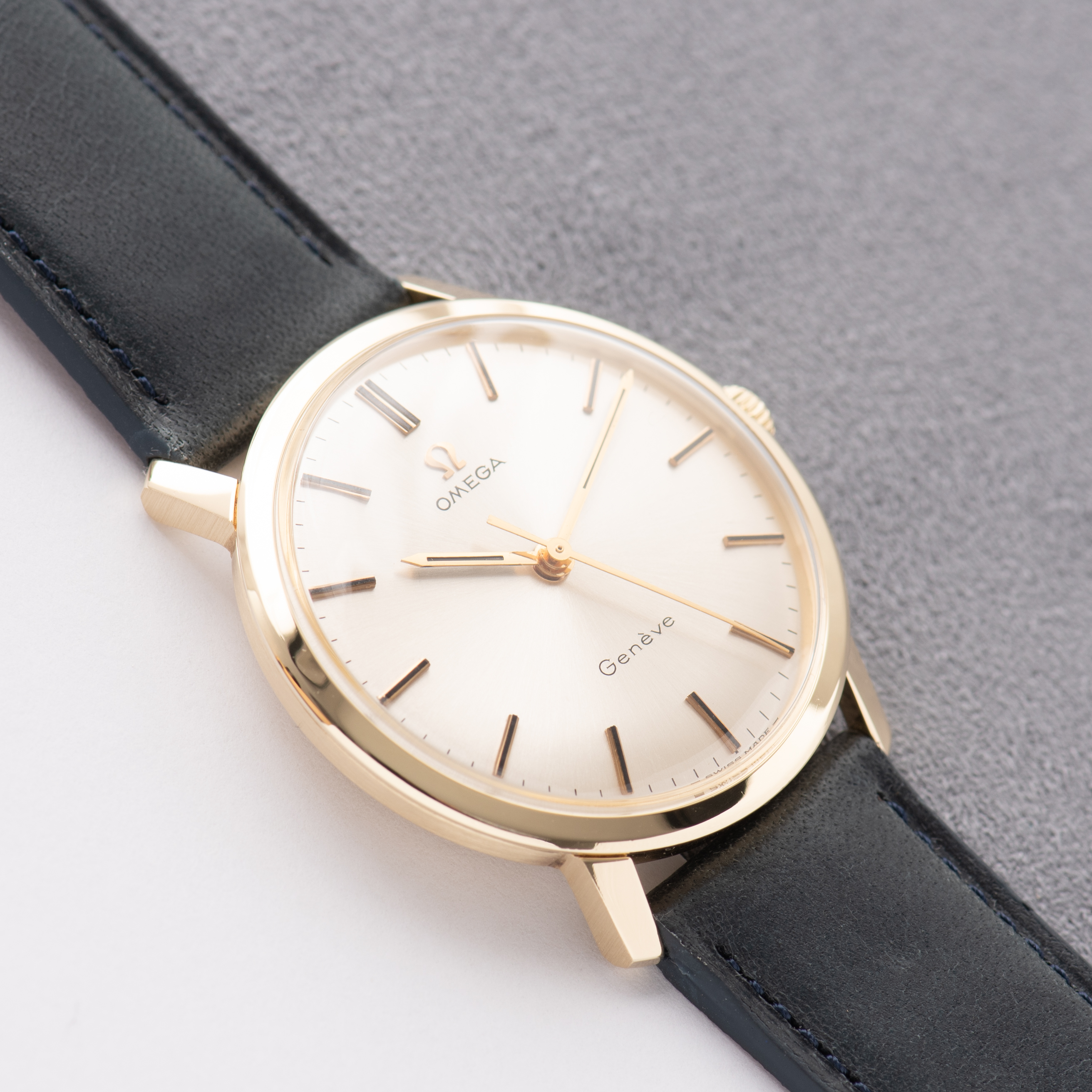 Vue de Omega Genève Dress Watch 14K Yellow Gold Réf 131.021SP from 1968