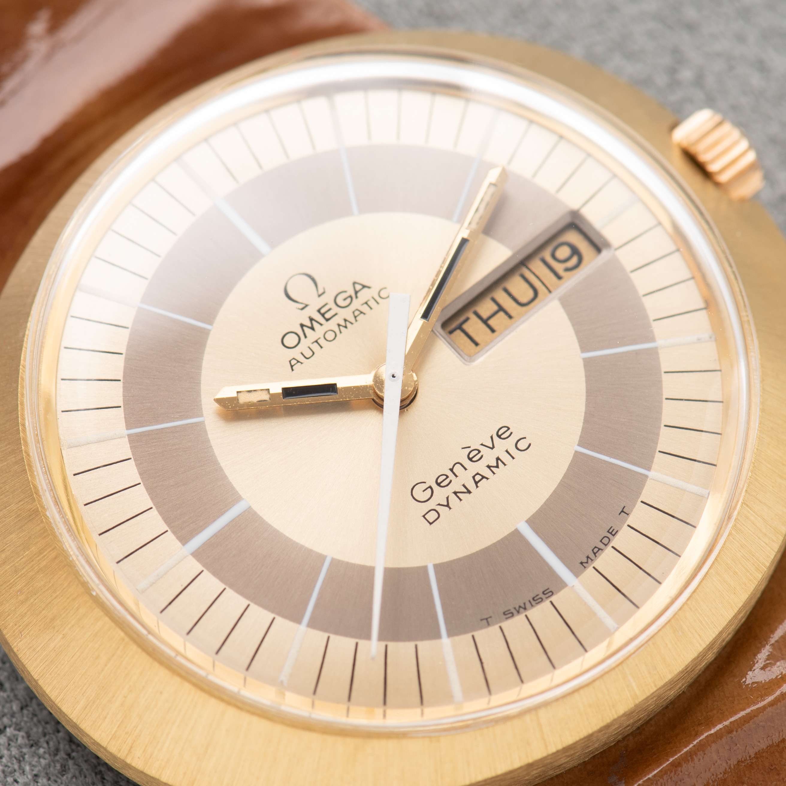 Vue de Omega Genève Dynamic Automatic DD Gold Capped Ultra Full Set 1974 réf 166.079