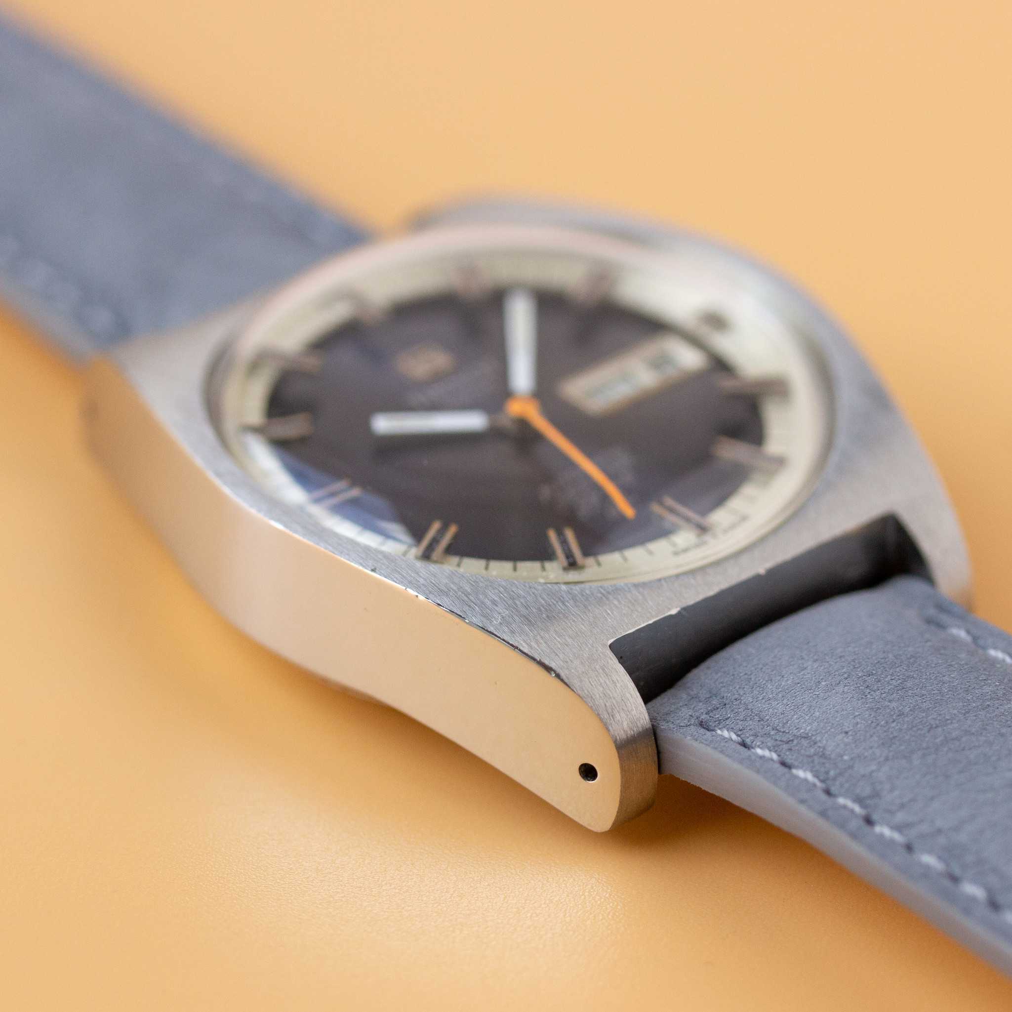 Zicht op Tissot Automatic Seastar PR516 GL cal 794