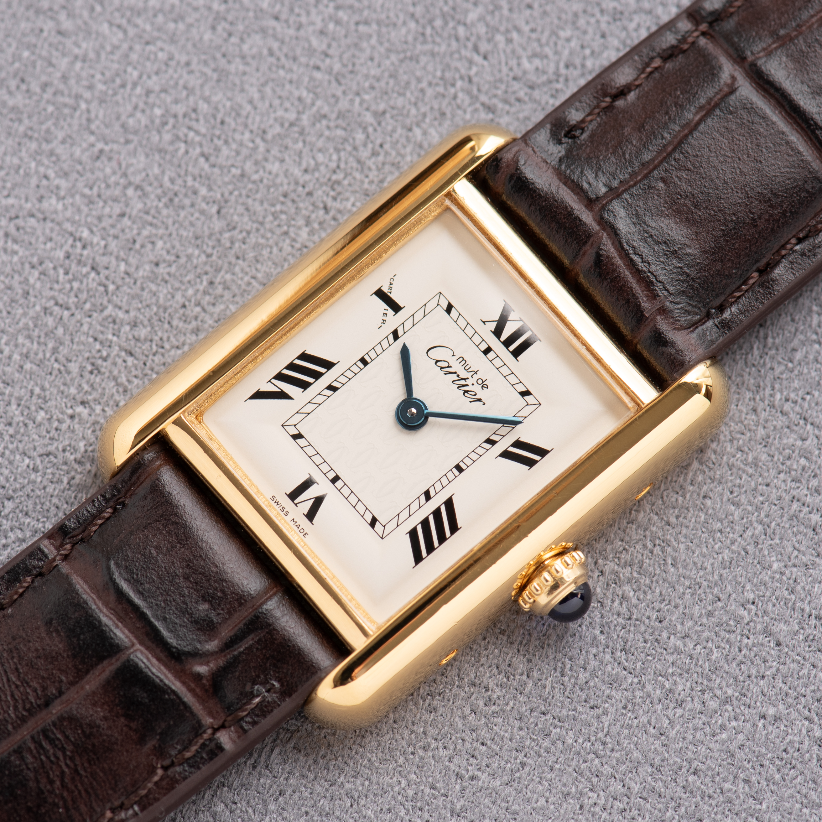 Zicht op Cartier Must de Tank Vermeil Ref 2415 vanaf 1990
