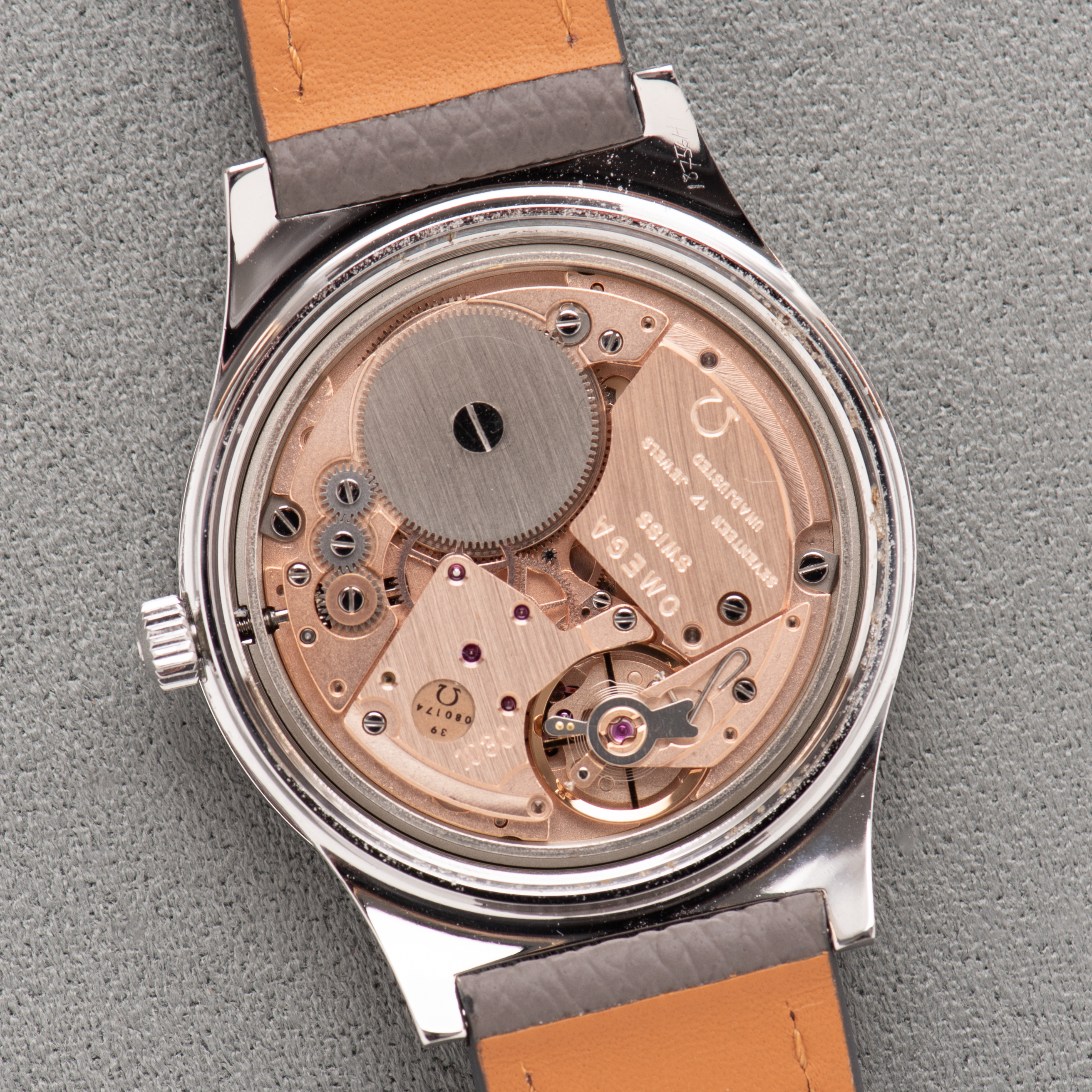 Vue de Omega Genève Mécanique Date Breguet Grey Dial Réf 136.0102 from 1975