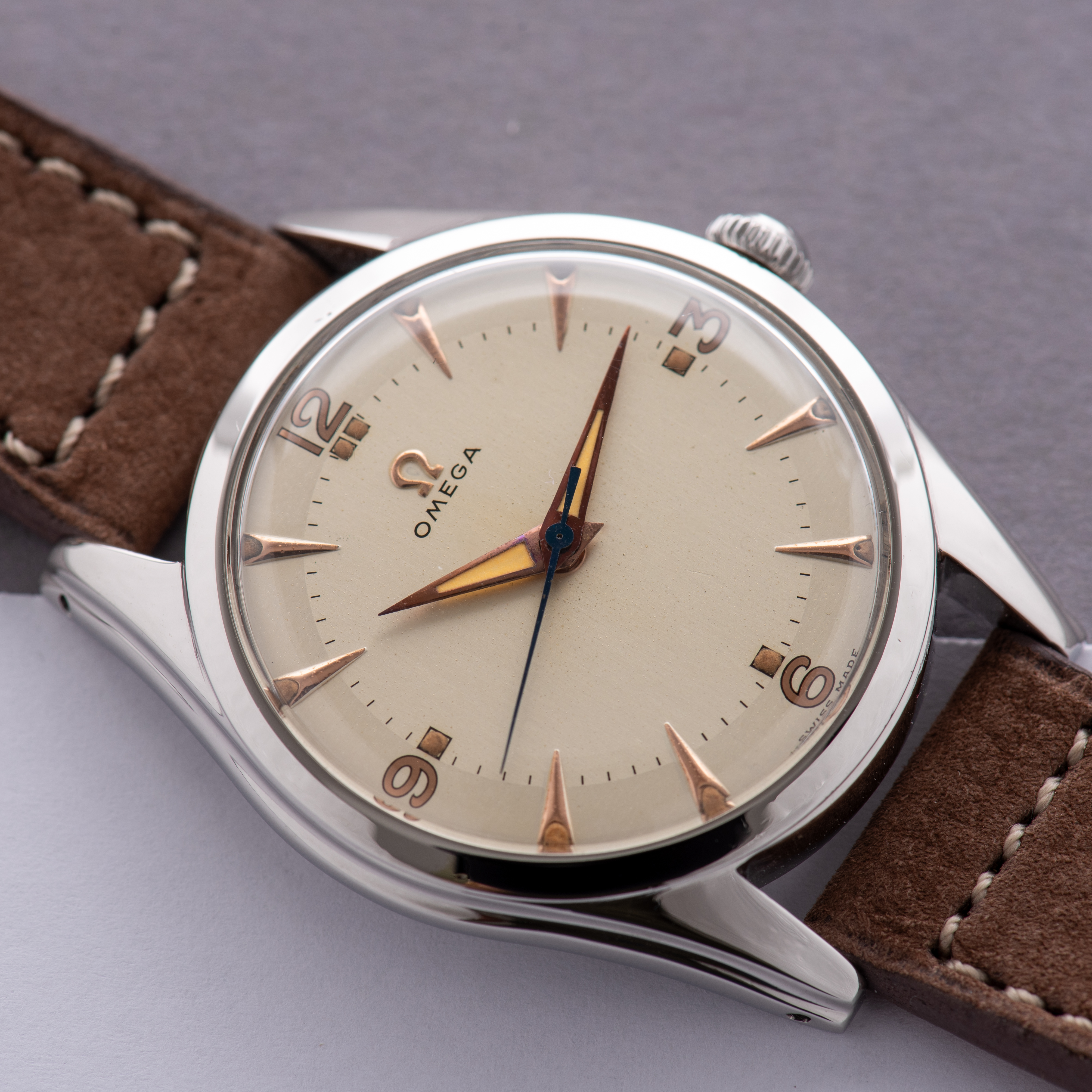 Zicht op Omega mechanische cal 283 ref 2537-8