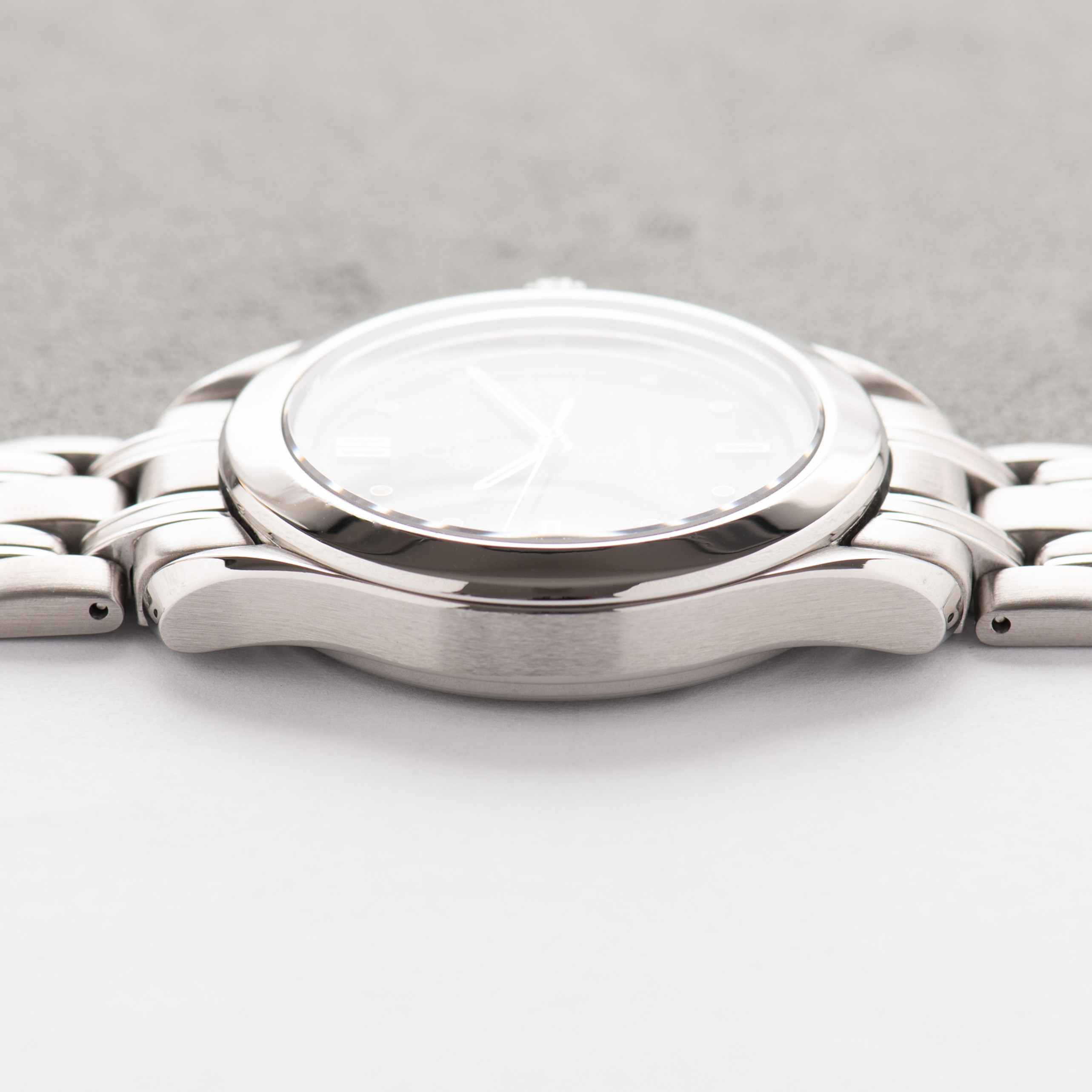 Zicht op Omega Seamaster 120M Quartz Black Dial Ref.