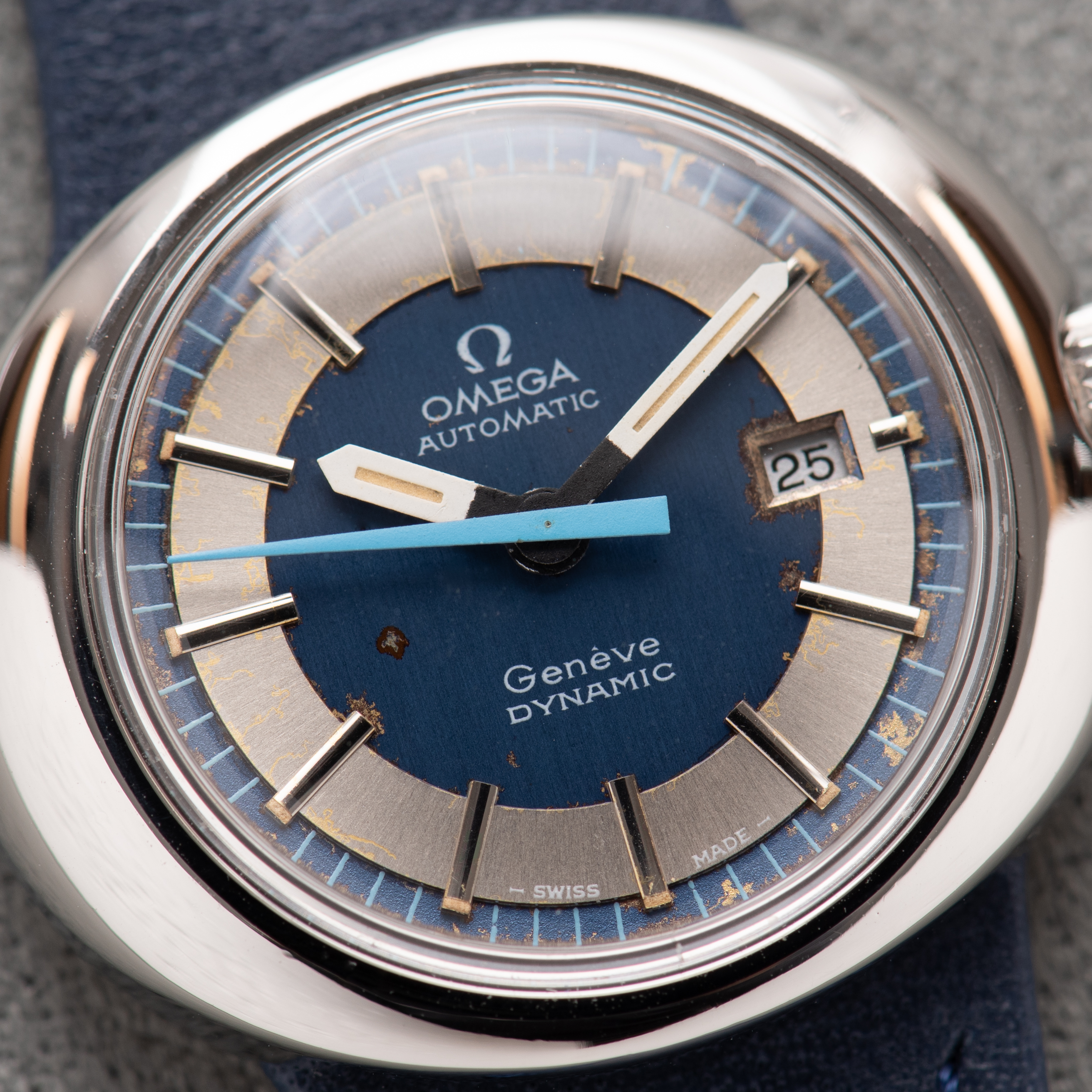 View of Omega Automatic Genève Dynamic Woman Date Grey/blue Dial Réf 566.015 from 1971