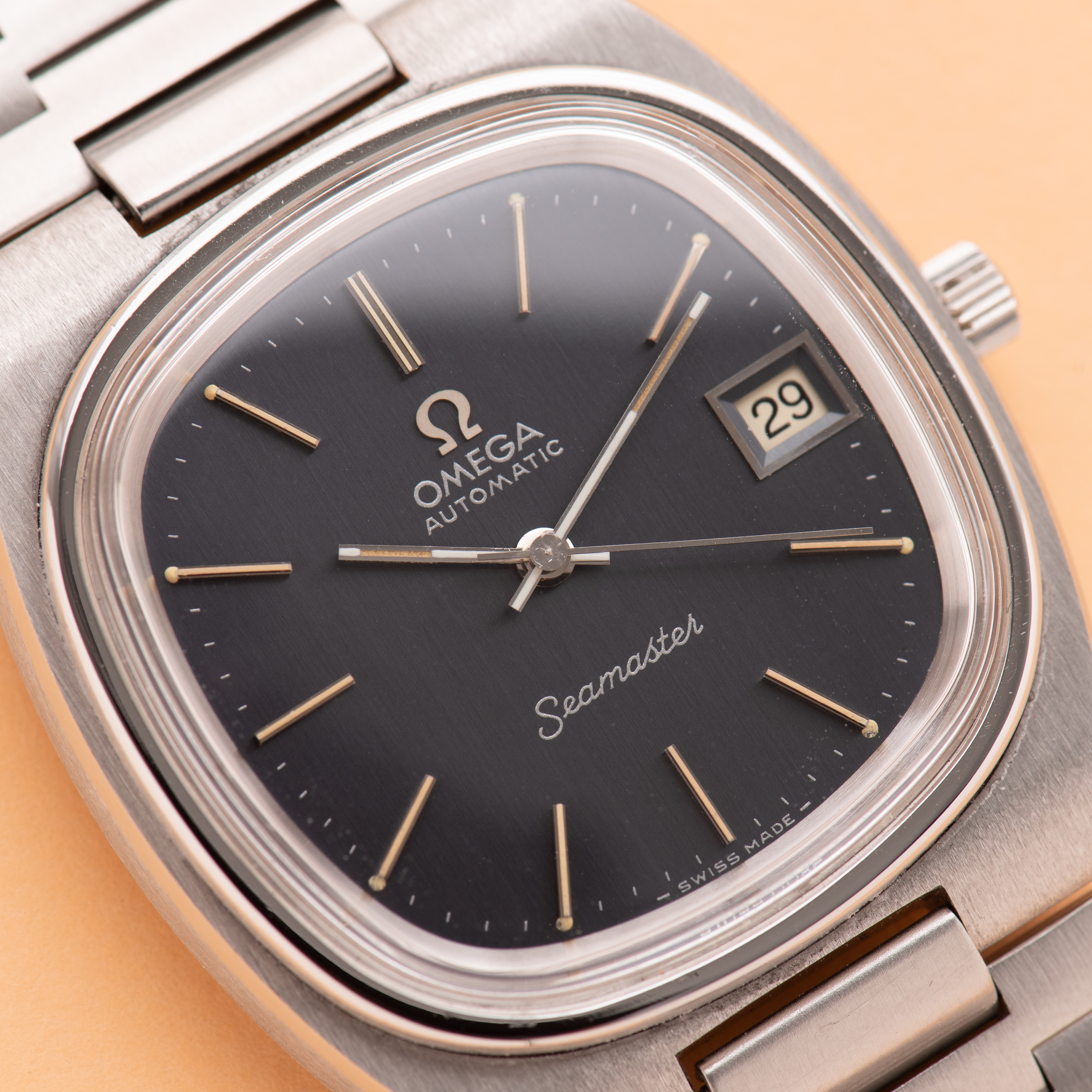 View of Omega Seamaster Automatic from 1977 réf 166.0207