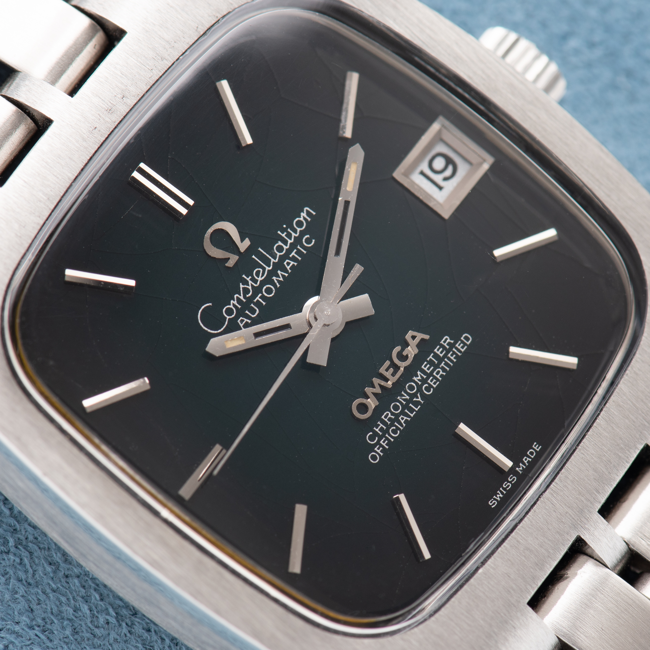 Zicht op Omega Constellation Automatic Chronometer "spider green/black dial" ref 168.0044