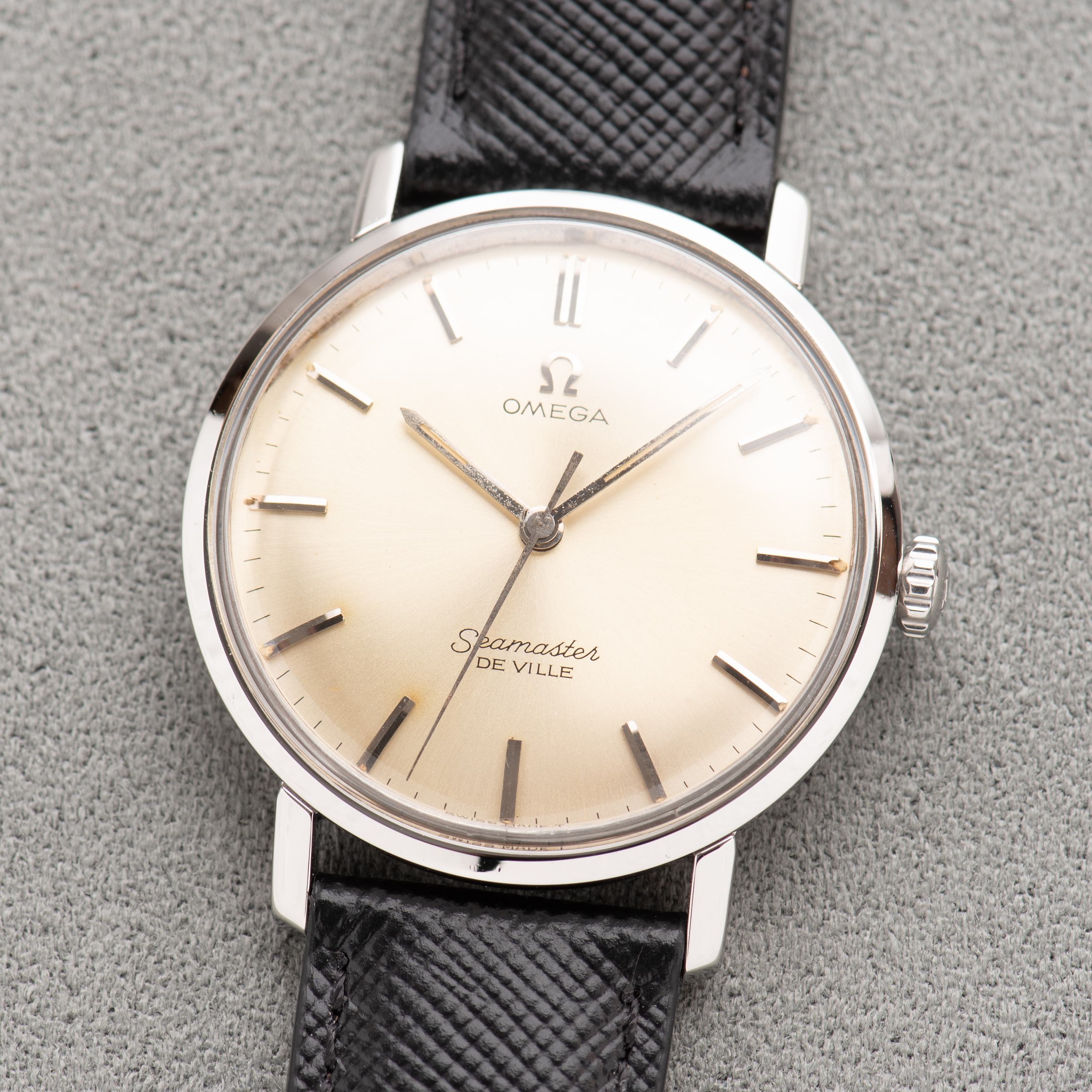 View of Omega Seamaster De Ville Mécanique Steel – Calibre 600 – Réf. 135.020 – 1964