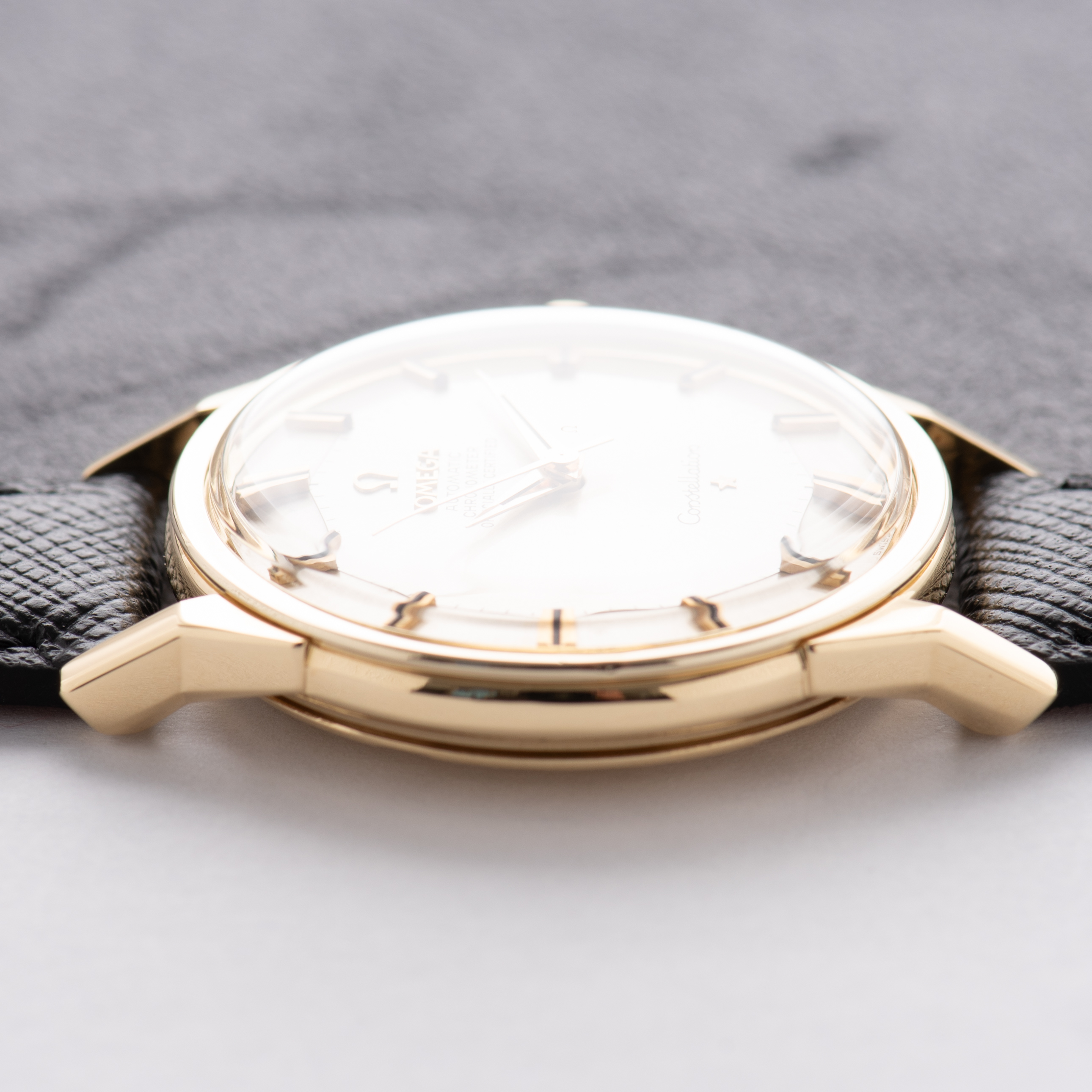 Vue de Omega Automatic Chronometer Constellation Pie Pan 18K Gold from 1963 Réf 167.005