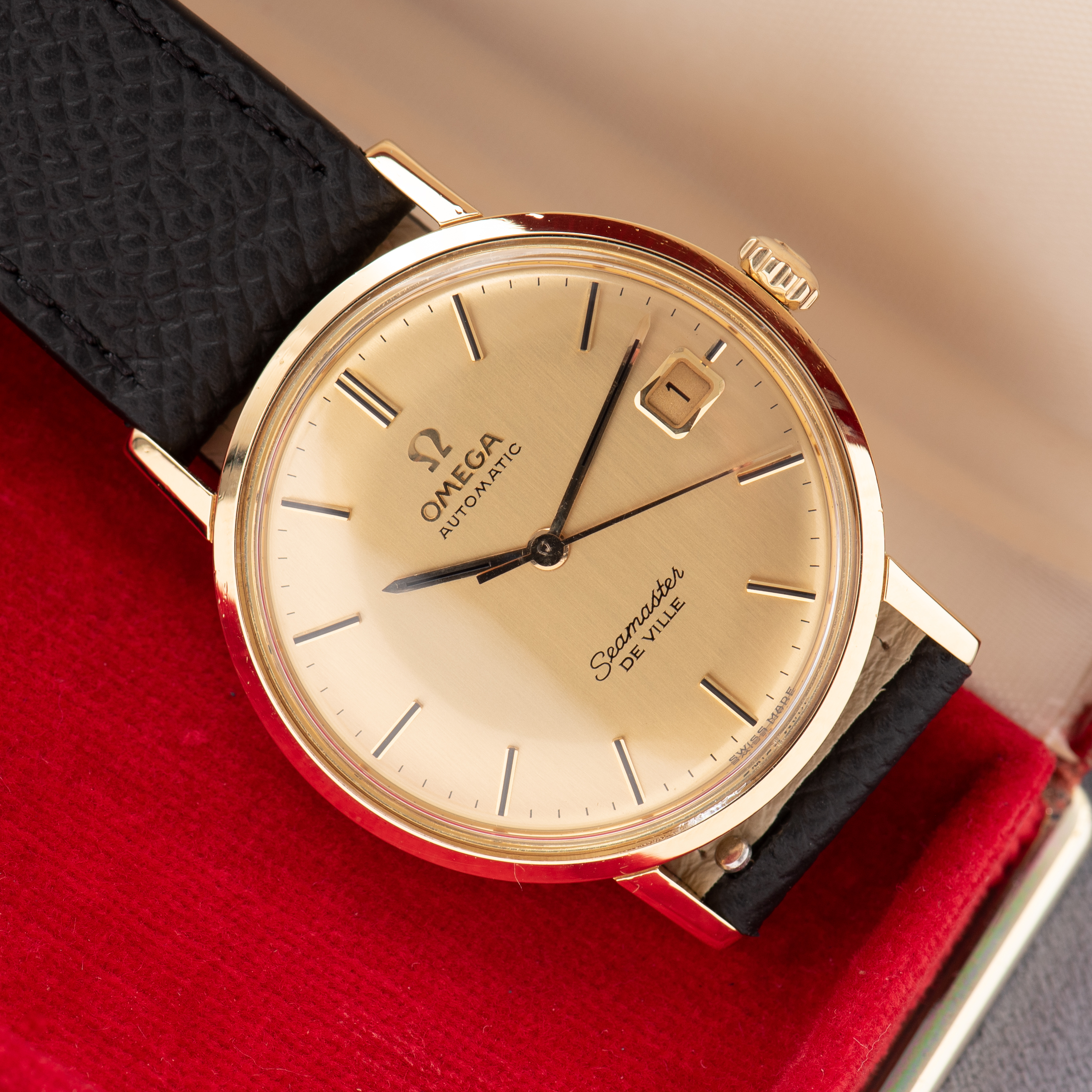 Zicht op Omega Seamaster De Ville Automatic OM Dial 18K Réf 166.020 from 1967