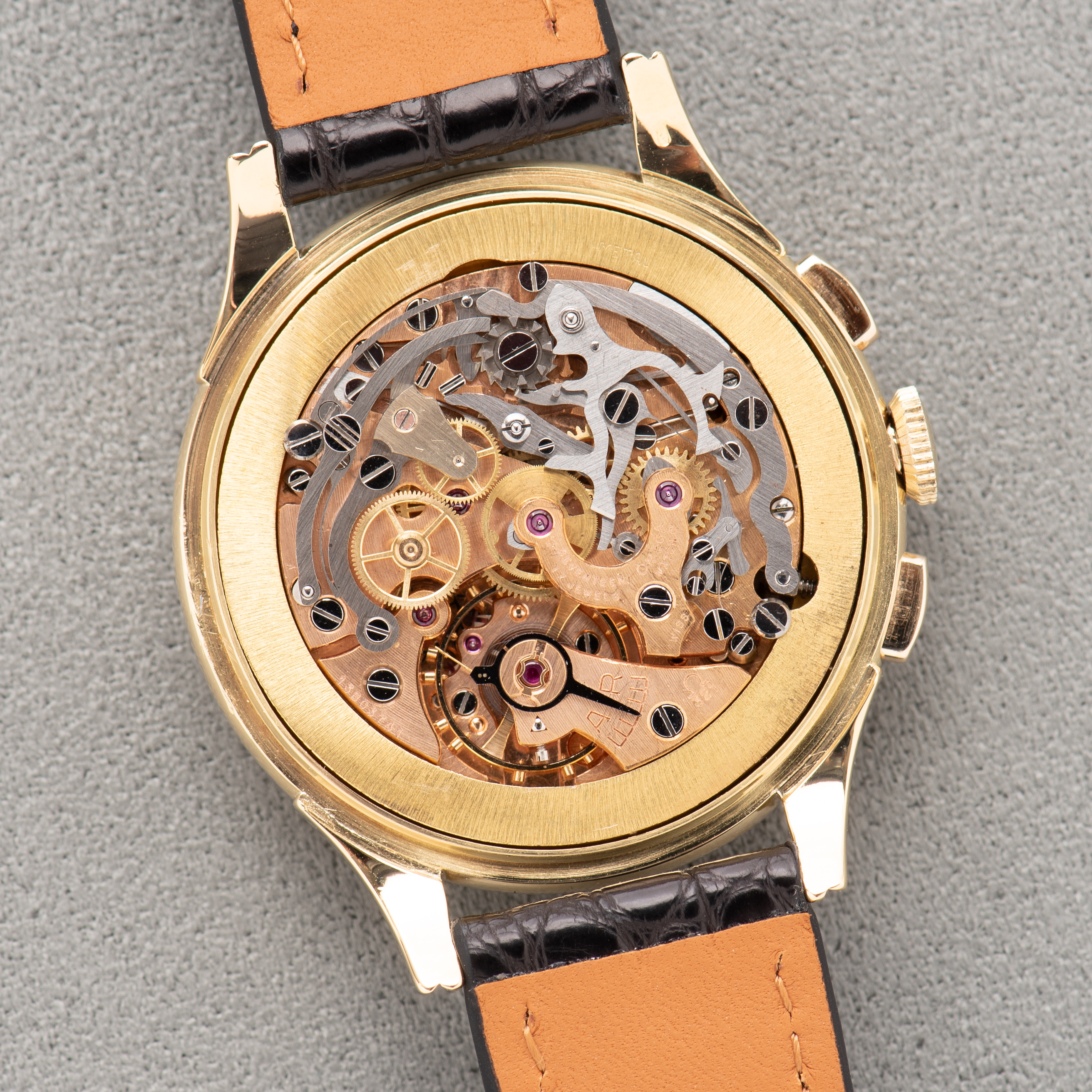 Vue de Omega Chronographe Jumbo Gold 18k Réf 2468 Cal 321 from 1952