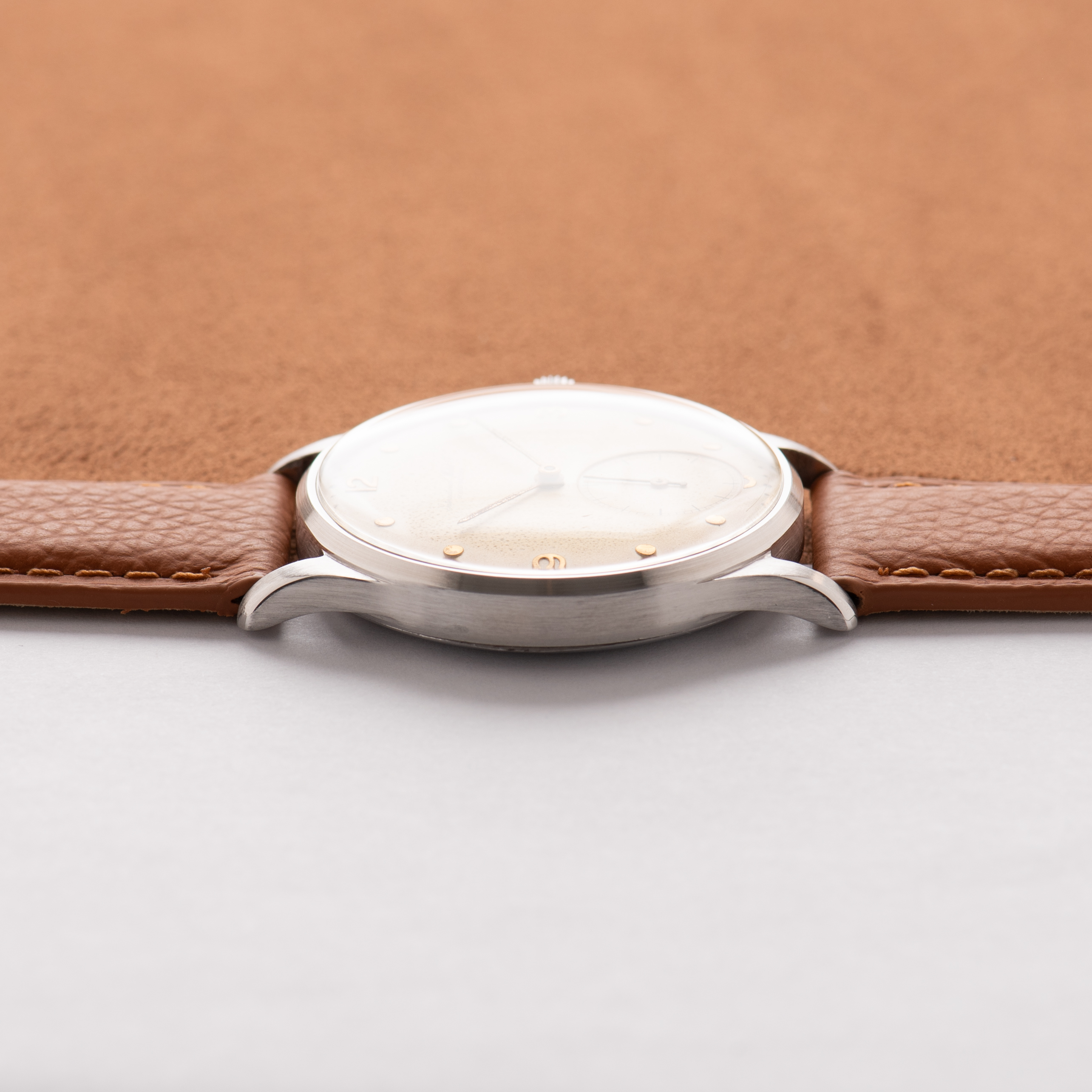 View of IWC International Watch Co. Schaffhausen Calibre 83 – Ref. 1.109.570 - 1945