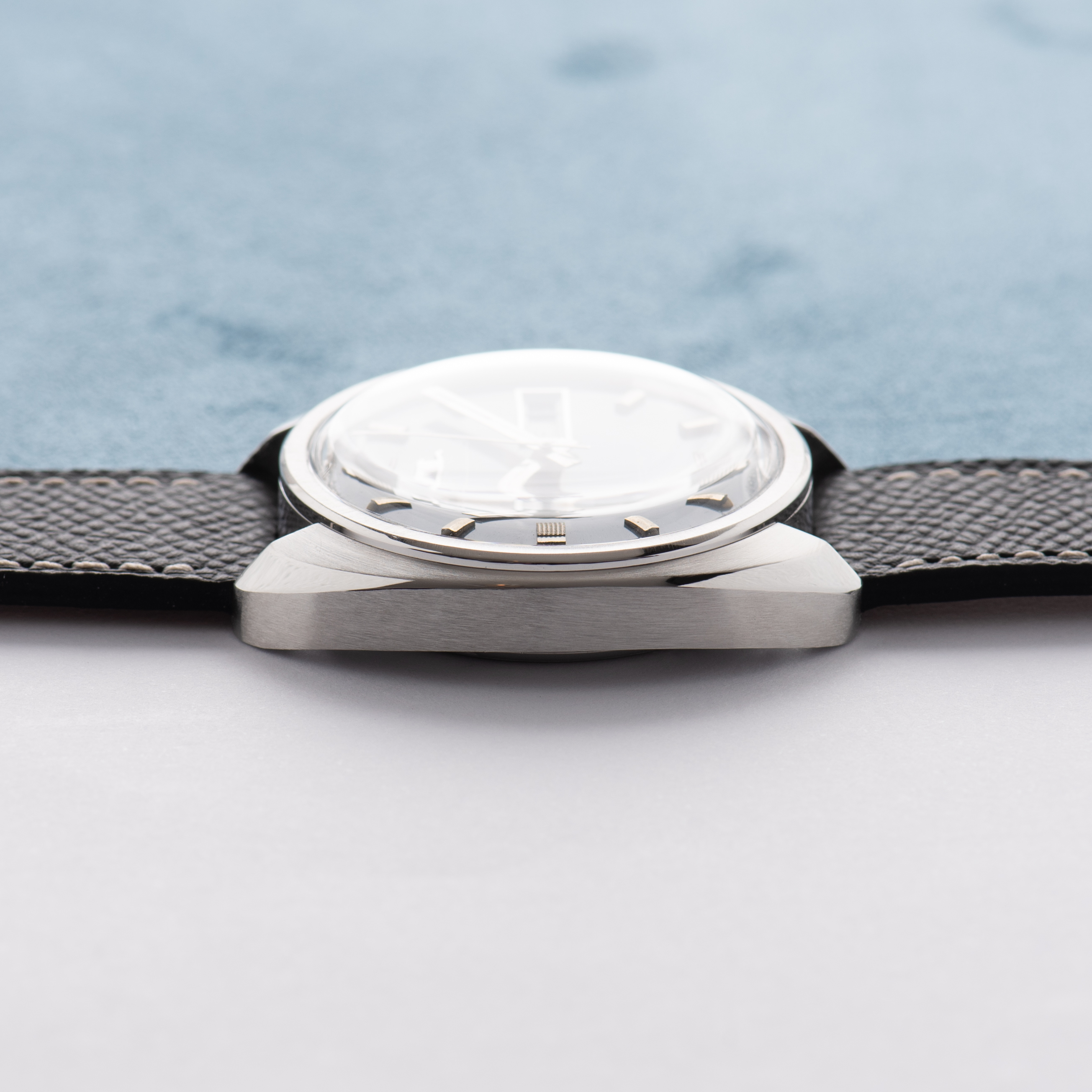 Vue de Jaeger-LeCoultre "Club" Automatic Blue Dial Day-date