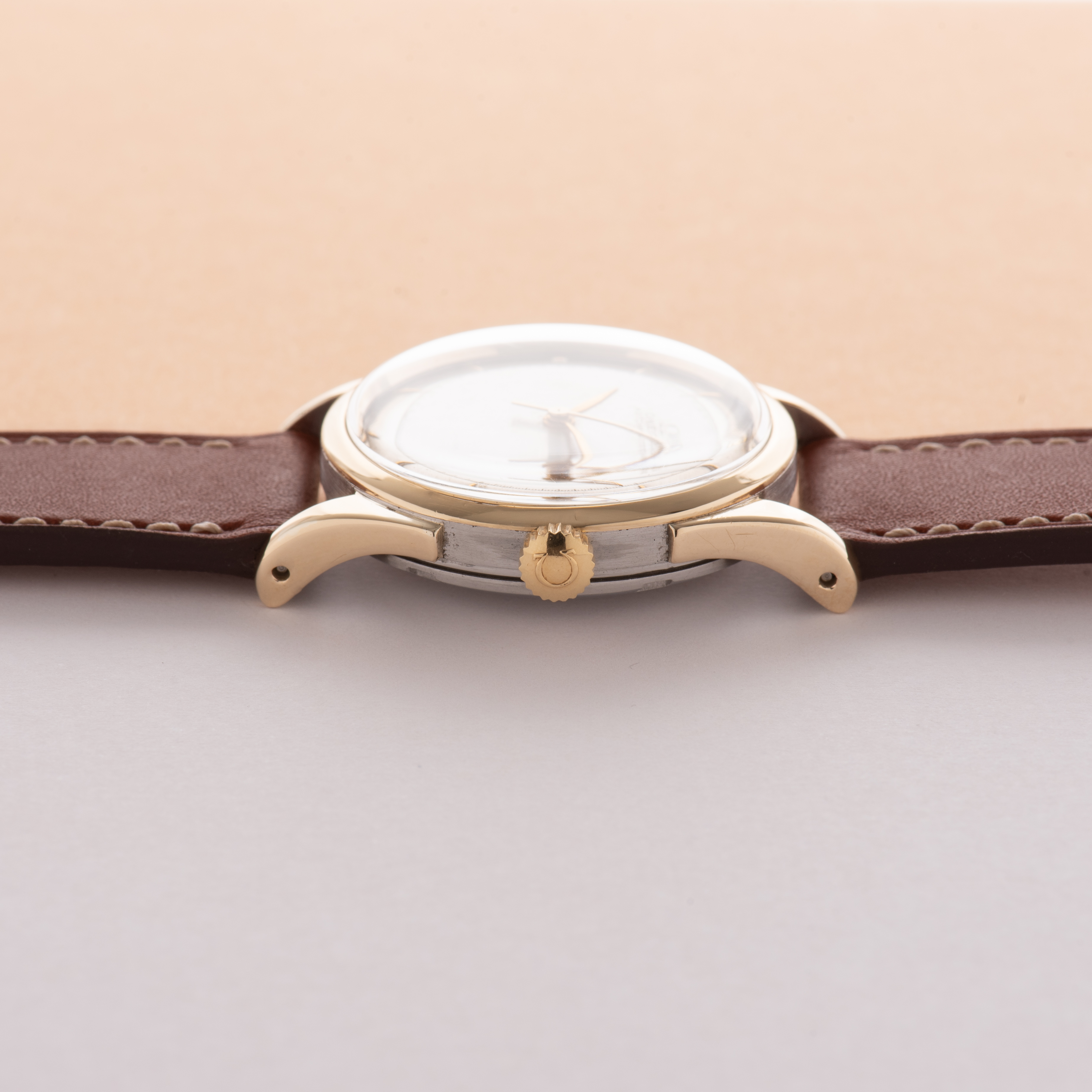 Vue de Omega Automatic Bumper cal 28.10 réf 2438-4 from 1947