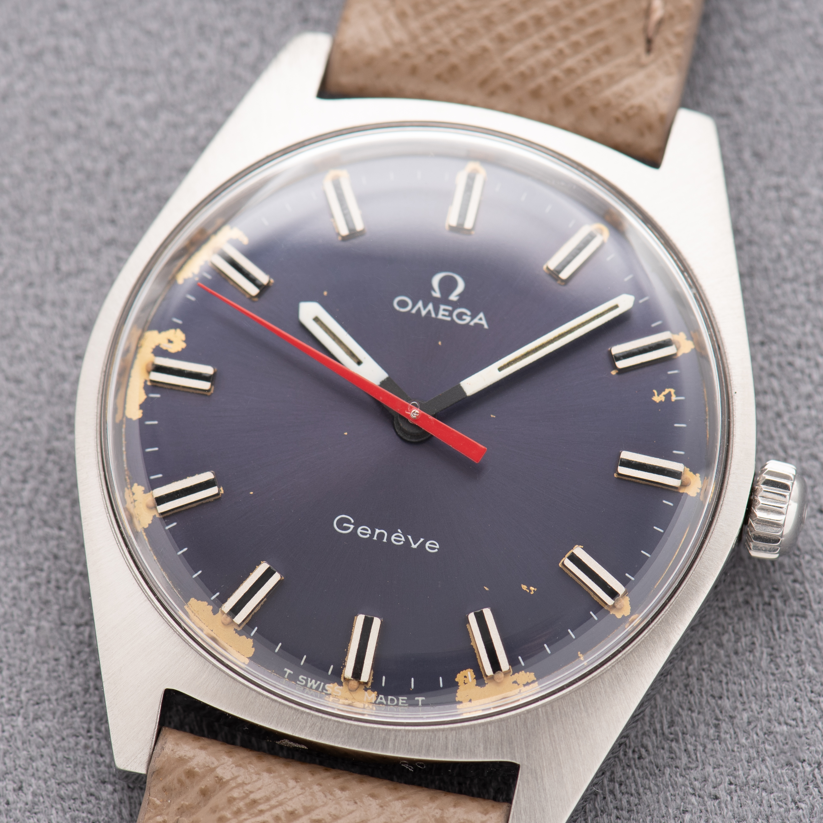 Vue de Omega Genève Blue Patina dial Ultraman Réf 135.041 from 1968
