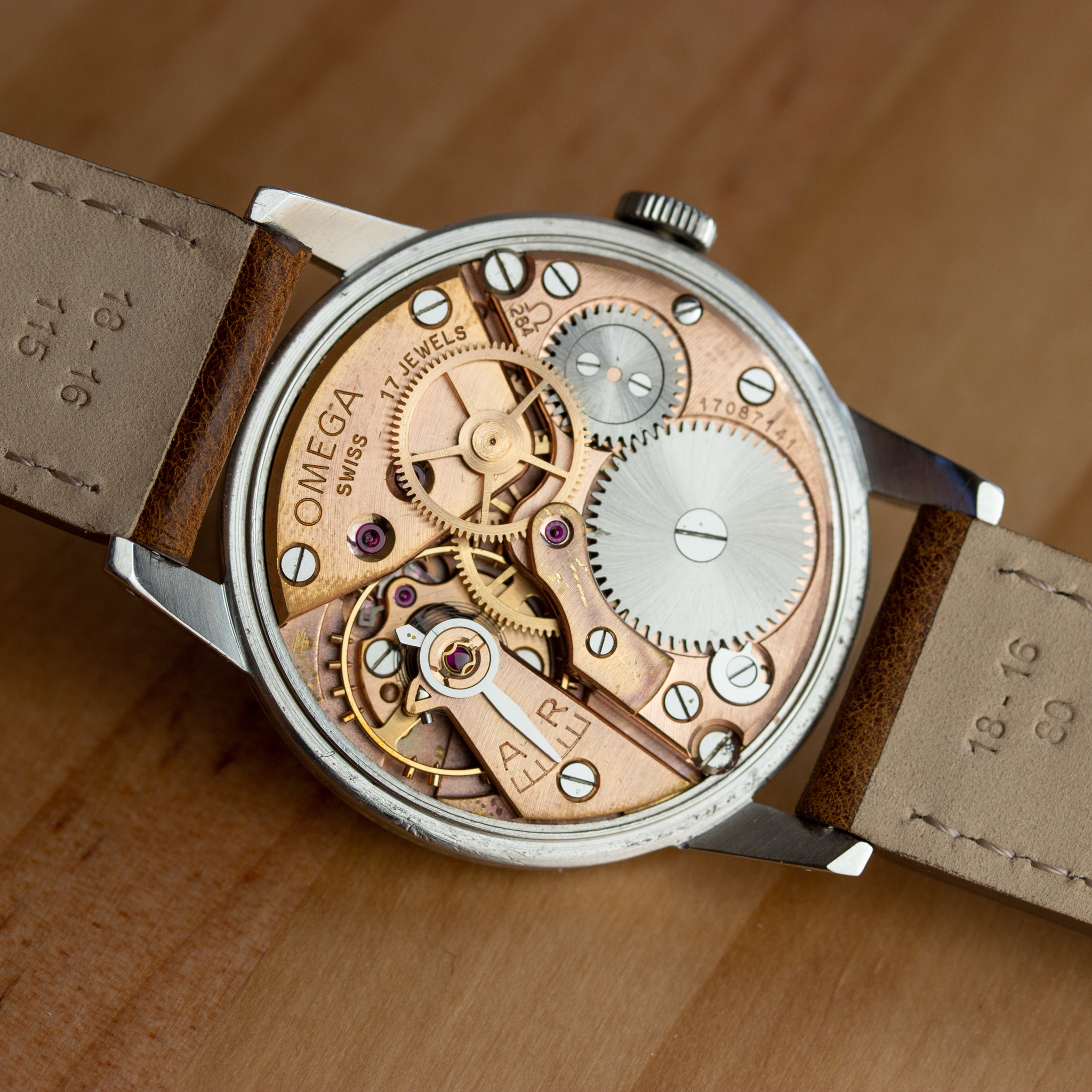 View of Omega mécanique réf 2496 7 cal 284