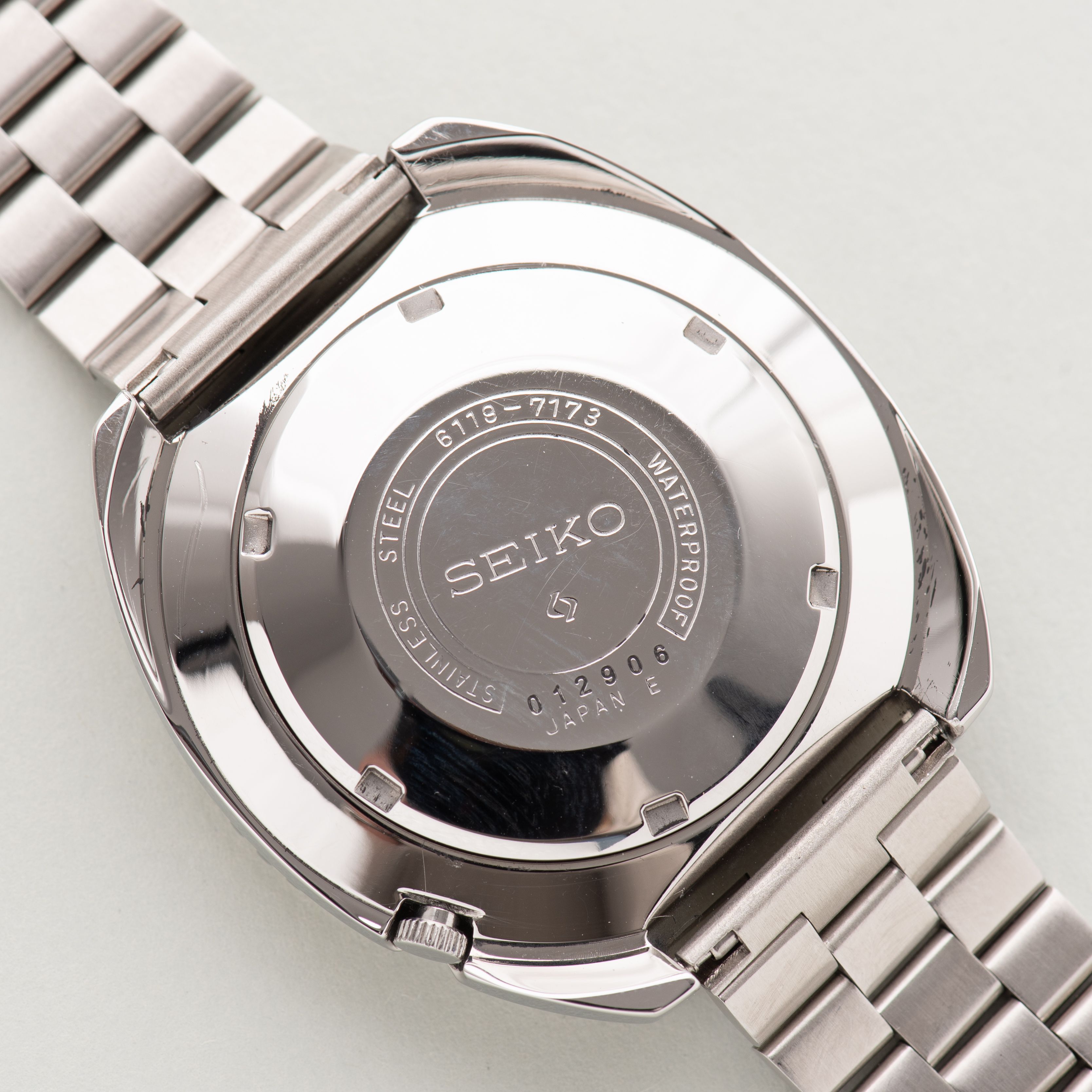 Vue de Seiko 5 Sports water 70 proof 21 Jewels réf 6119-7173