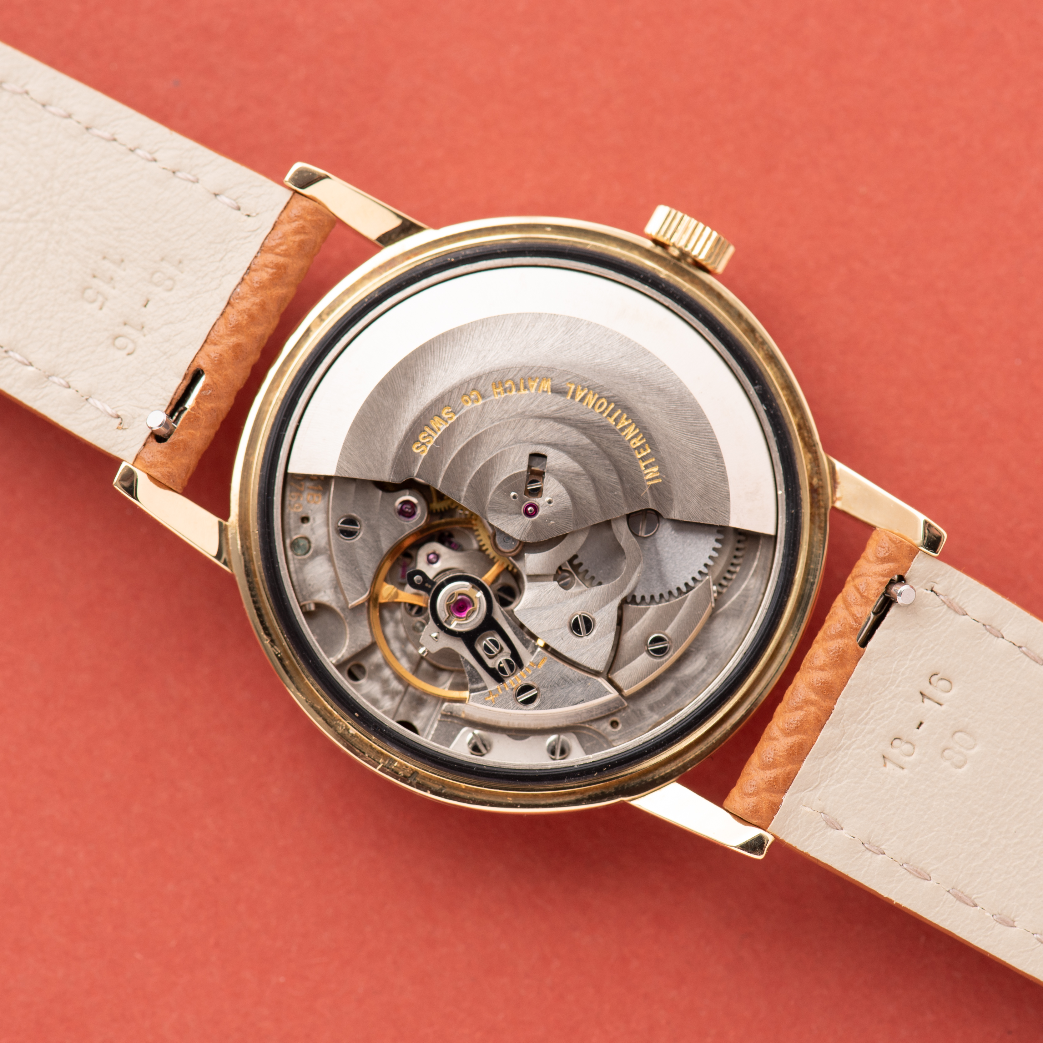 Zicht op IWC International Watch Co Schaffhausen Automatic Gold 18K cal 8541 réf 802A