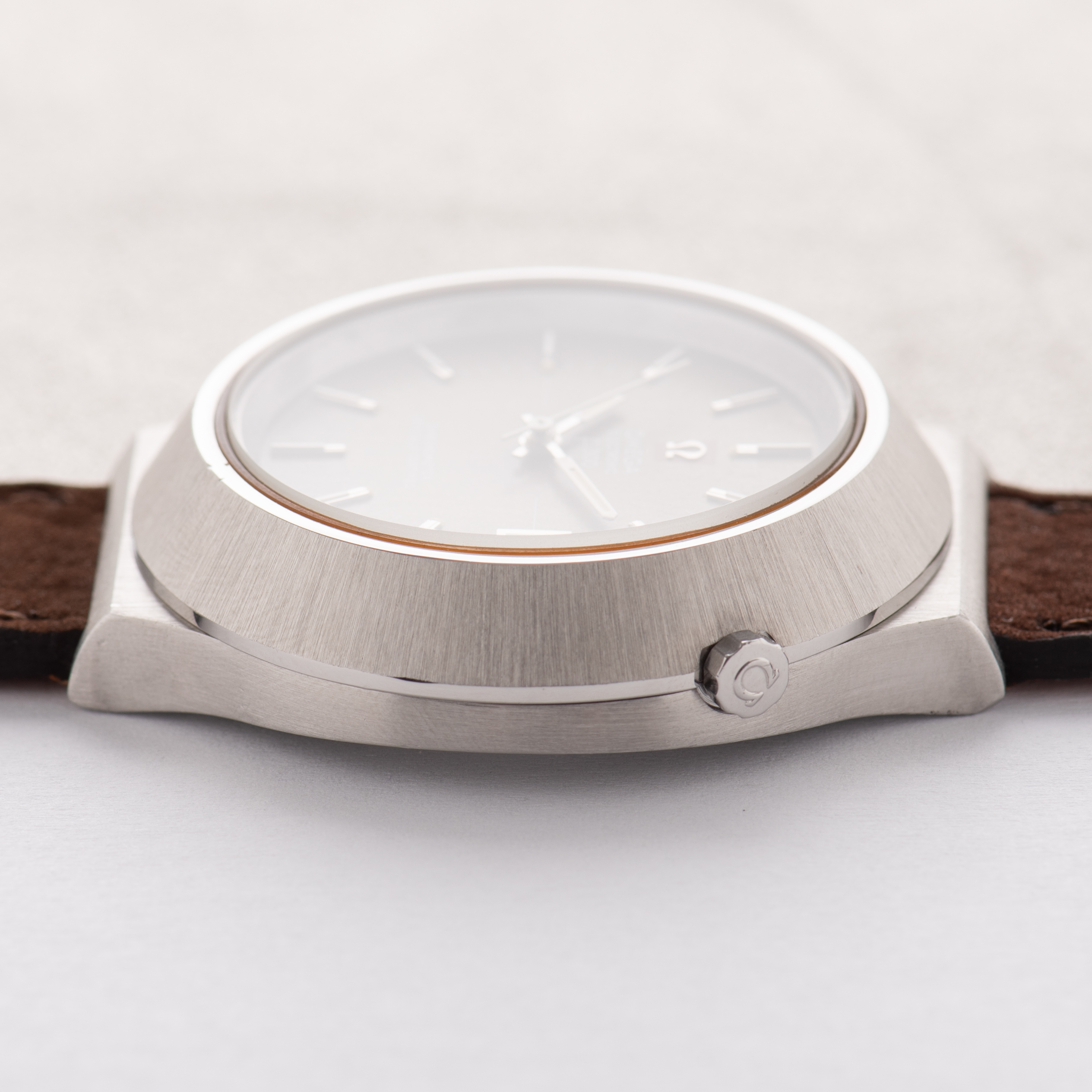 Vue de Omega Electronic F300 Chronometer Patina dial Réf 198.012 from 1972